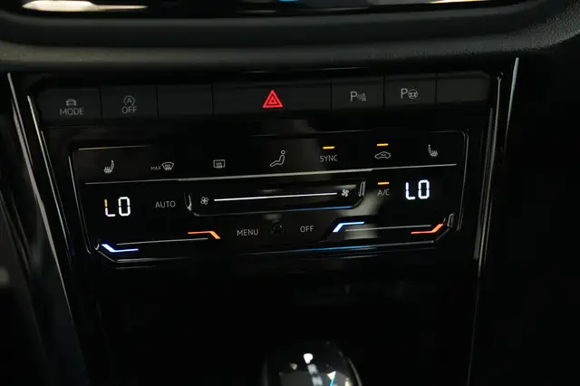 Volkswagen T-Roc view 15