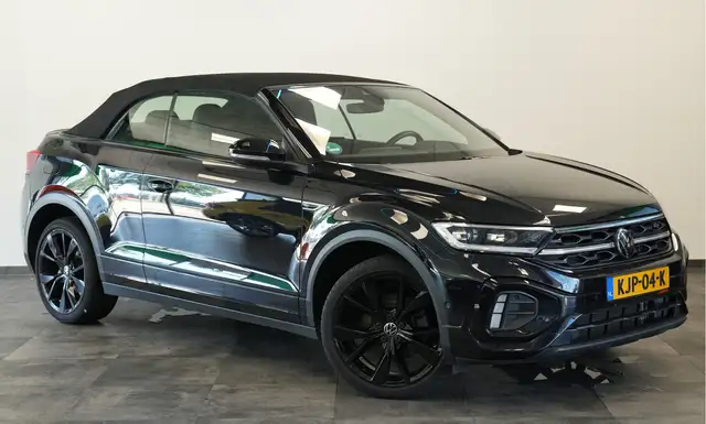 Volkswagen T-Roc view 2