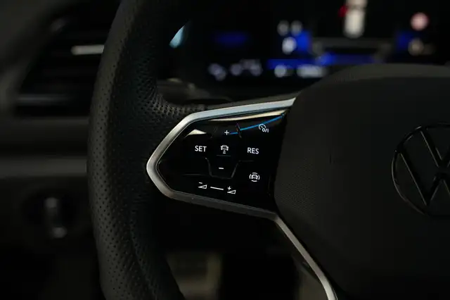 Volkswagen T-Roc view 10