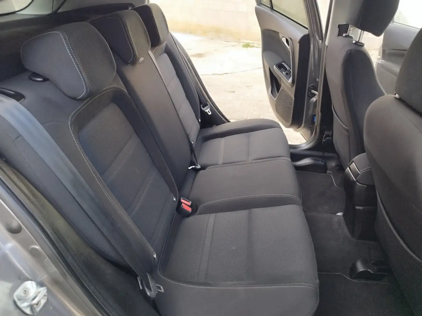 Fiat Tipo Sedán 1.4 Pop Gris - 2