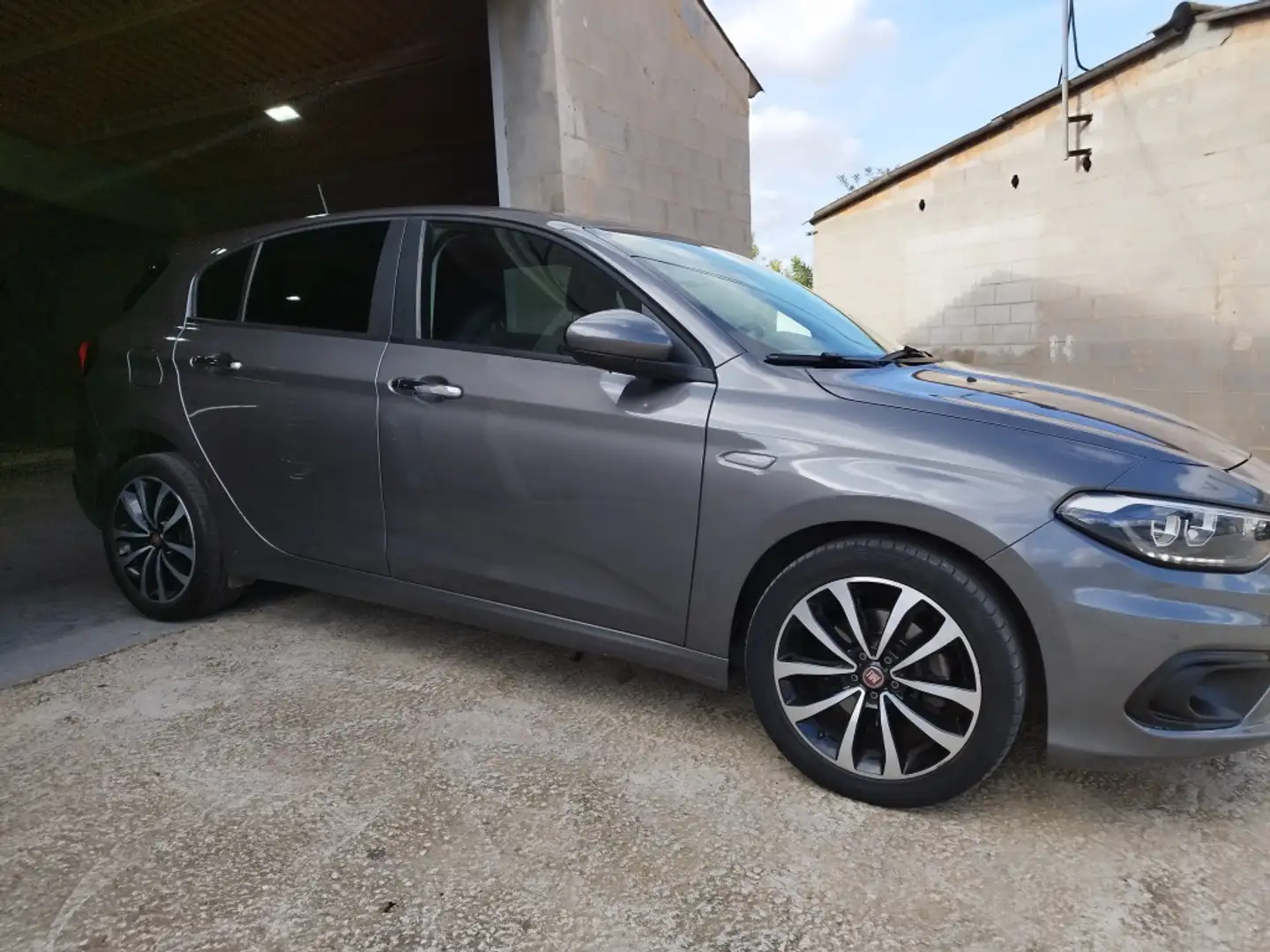 Fiat Tipo Sedán 1.4 Pop Gris - 1