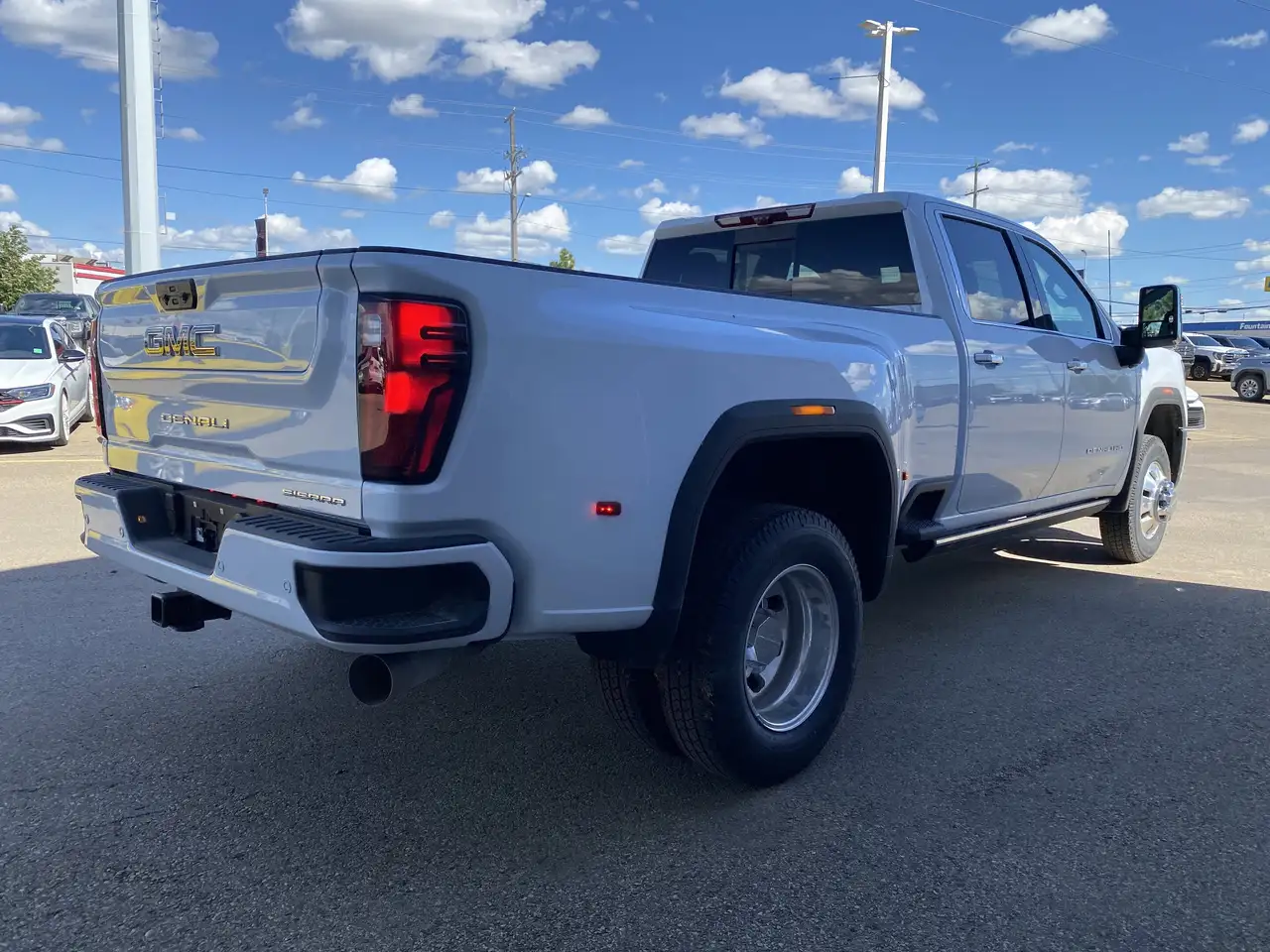 GMC Sierra 3500HD снимка GMC Sierra 3500HD