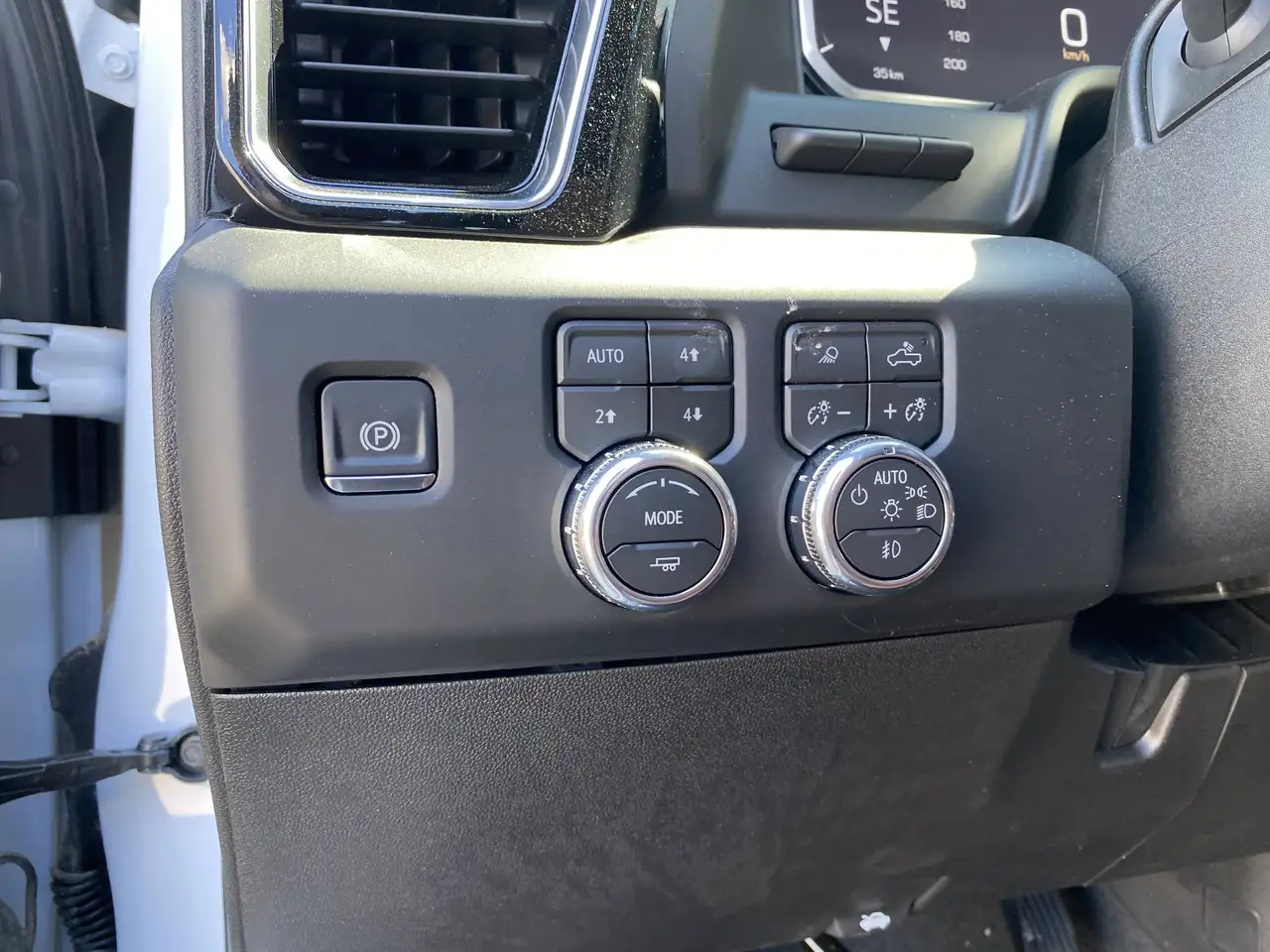 GMC Sierra 3500HD снимка GMC Sierra 3500HD