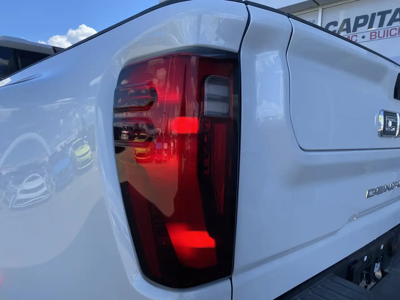 GMC Sierra 3500HD снимка GMC Sierra 3500HD