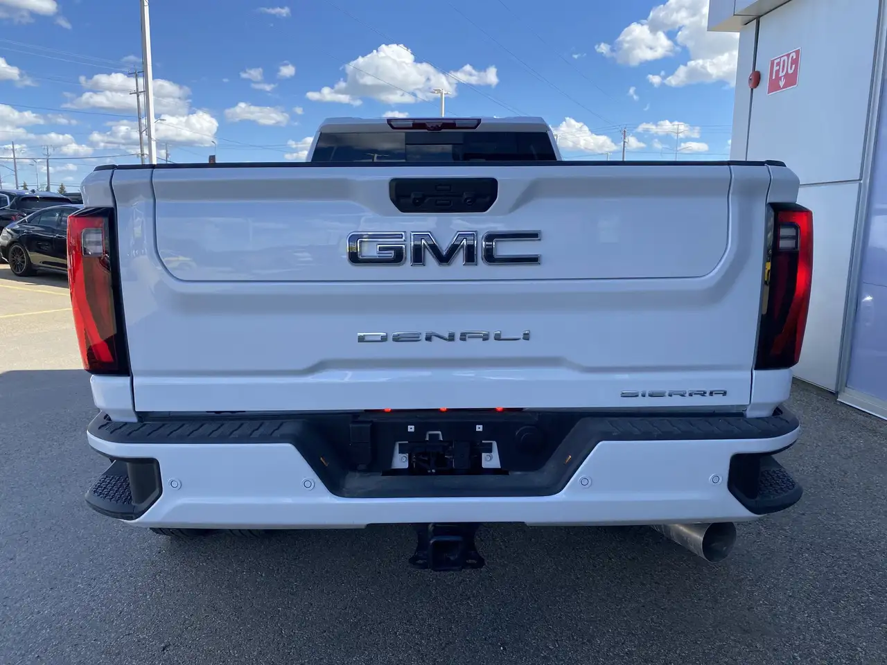 GMC Sierra 3500HD снимка GMC Sierra 3500HD