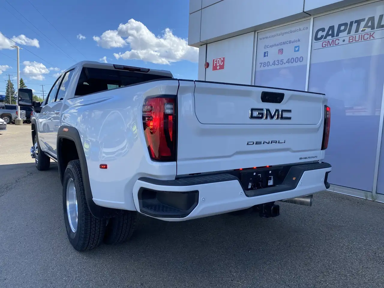 GMC Sierra 3500HD снимка GMC Sierra 3500HD