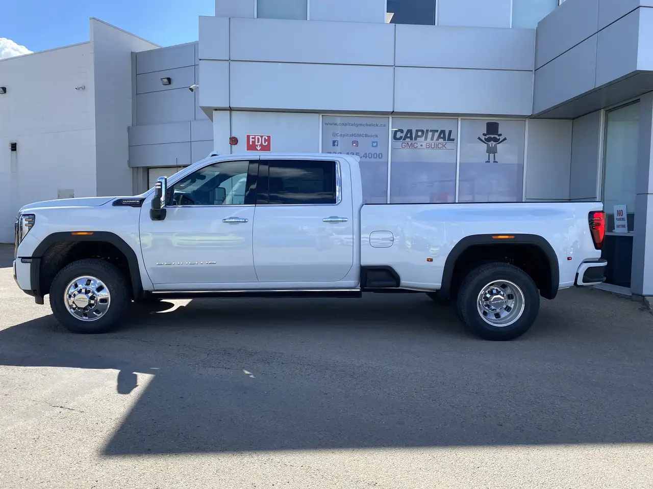 GMC Sierra 3500HD снимка GMC Sierra 3500HD
