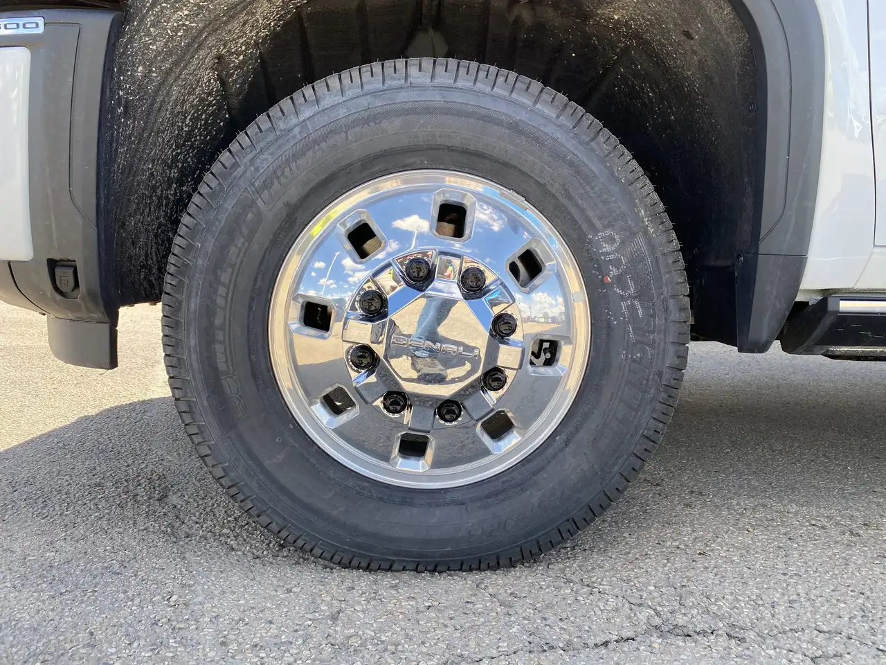GMC Sierra 3500HD снимка GMC Sierra 3500HD