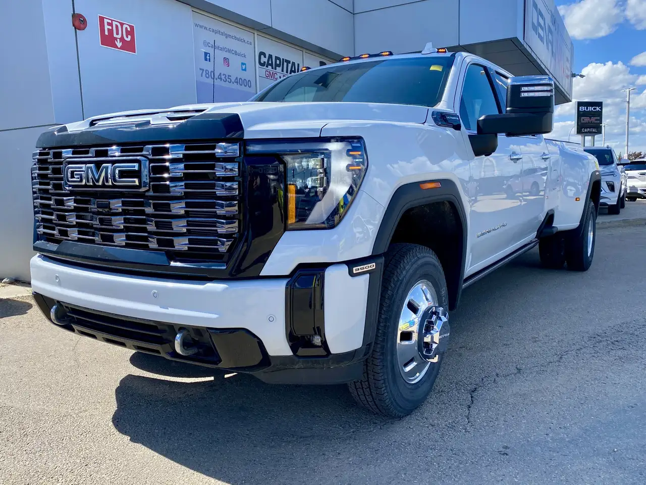 GMC Sierra 3500HD снимка GMC Sierra 3500HD