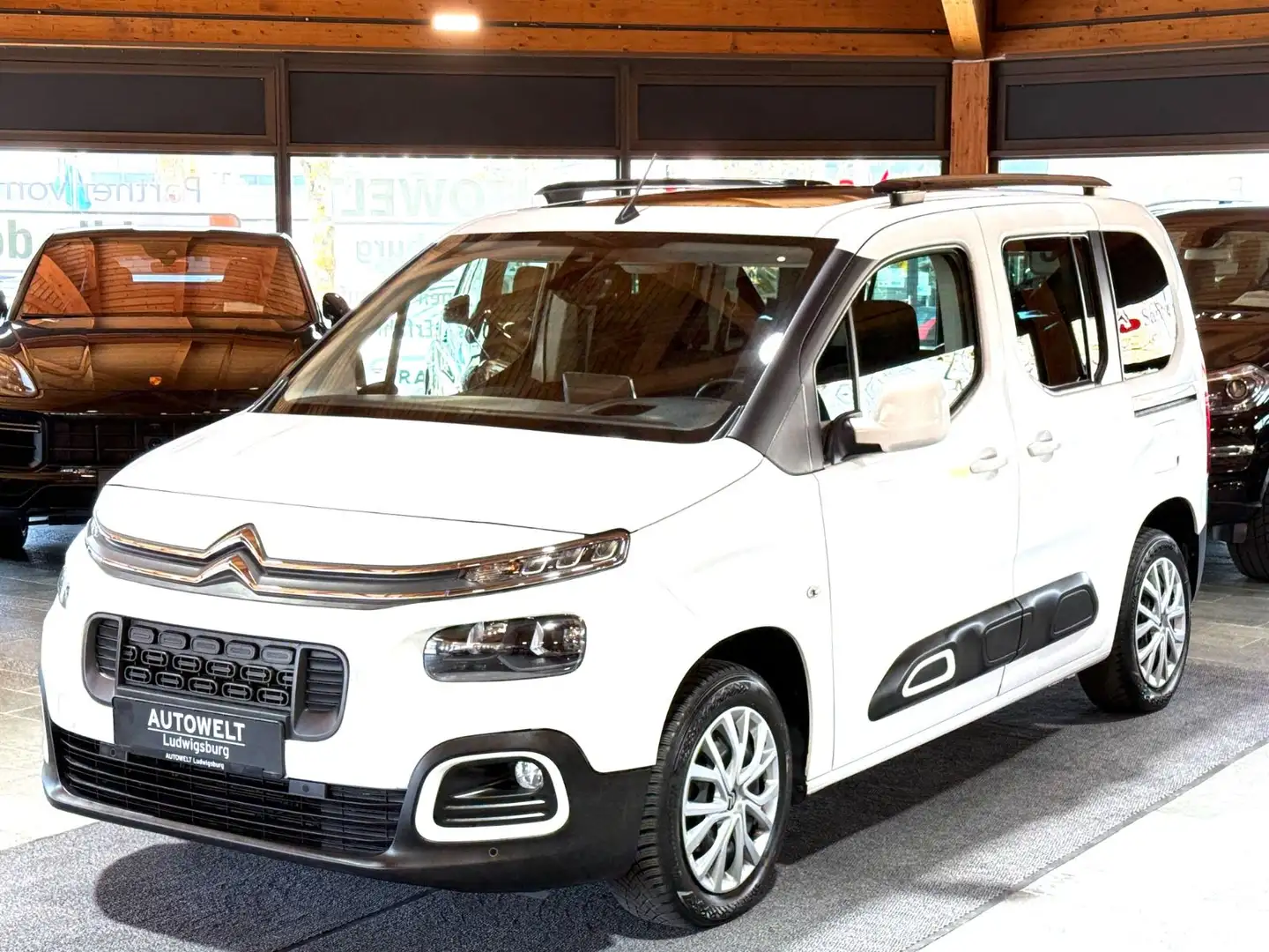 Citroen Berlingo Shine M Automatik PANO-AHK-KAMERA Weiß - 1