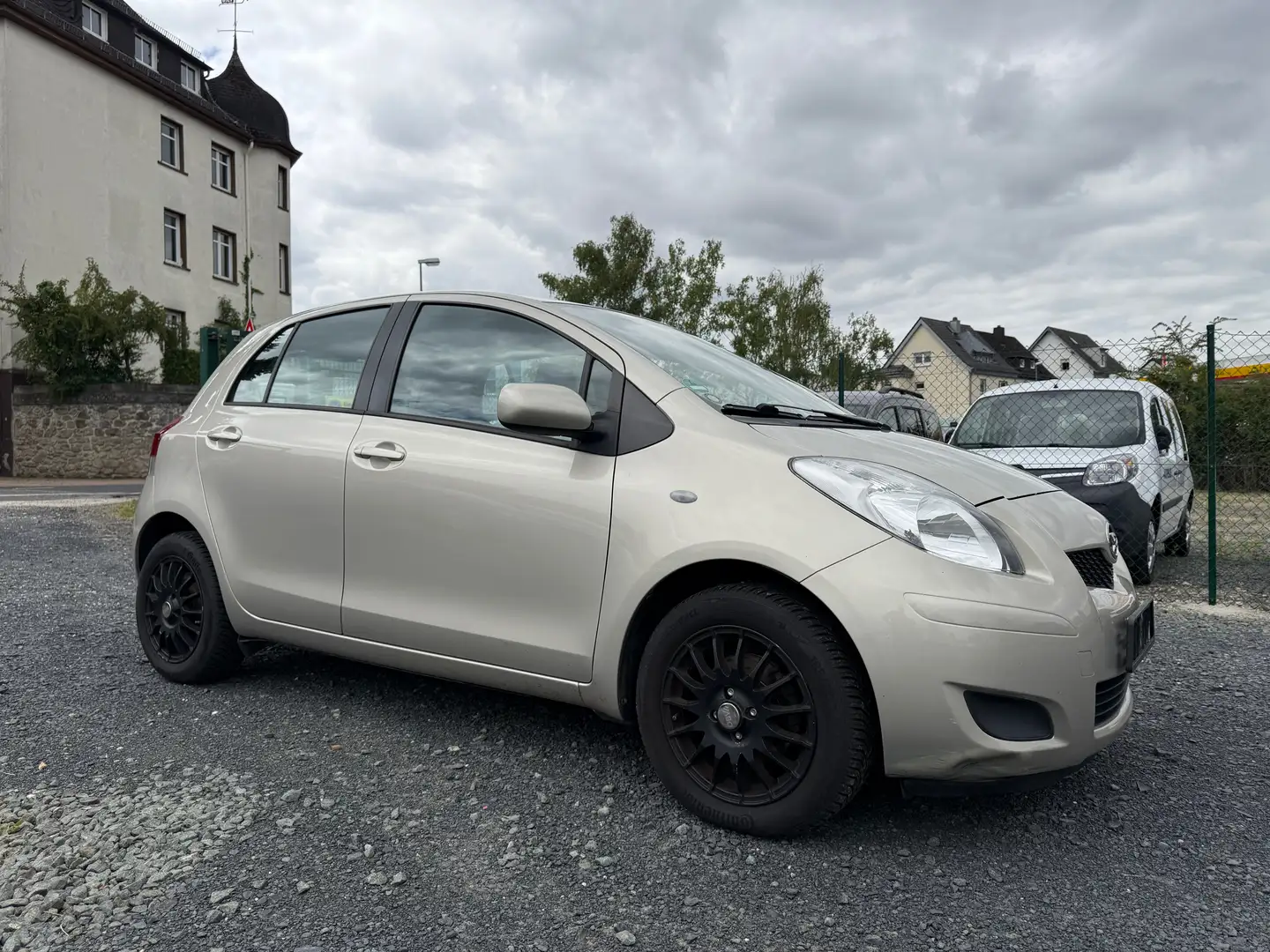 Toyota Yaris Cool(DAIHATZU. CHARADE) Beige - 2