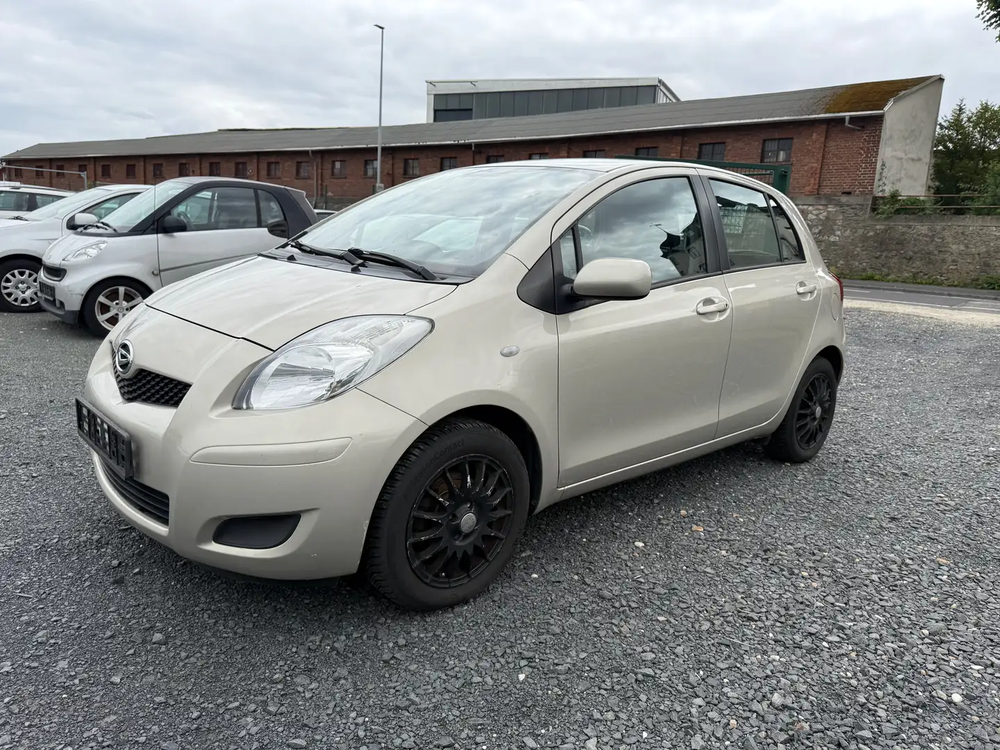 Toyota Yaris Cool(DAIHATZU. CHARADE) Beige - 1