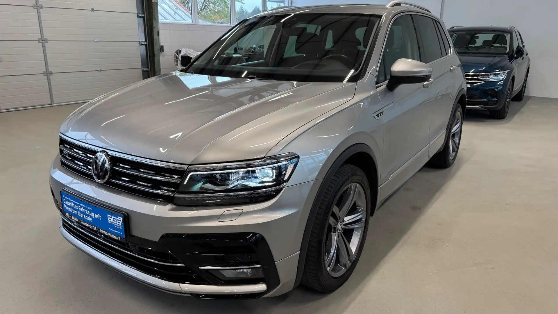Volkswagen Tiguan Highline R-Line 4Motion Virtual AHK Silber - 1
