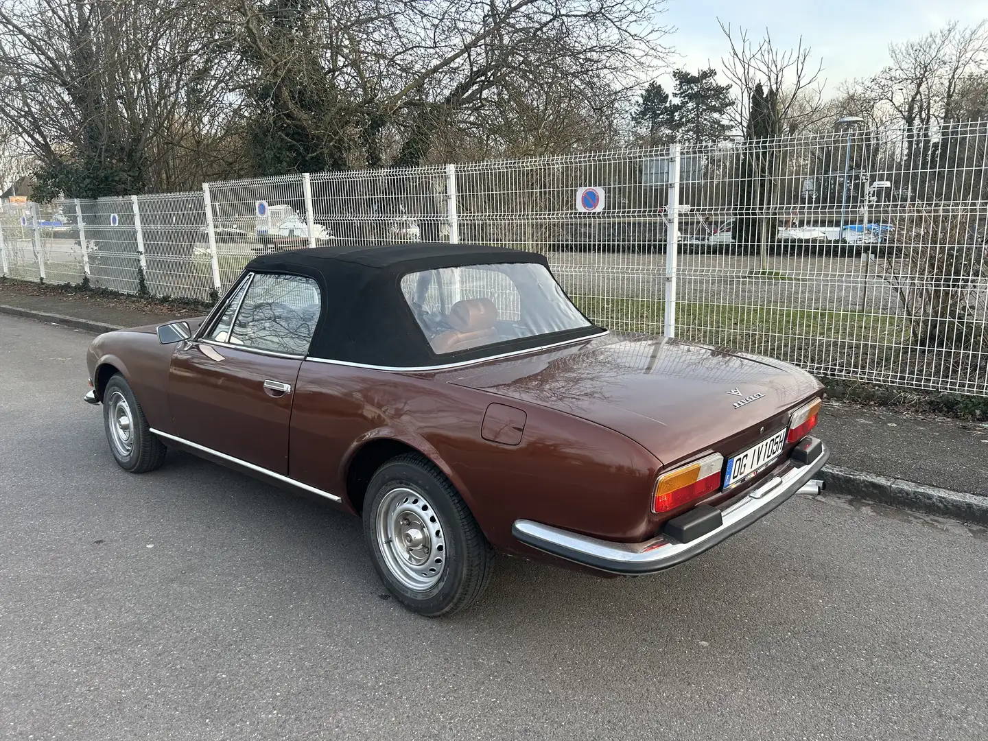 Peugeot 504 cabriolet V6 Brown - 1