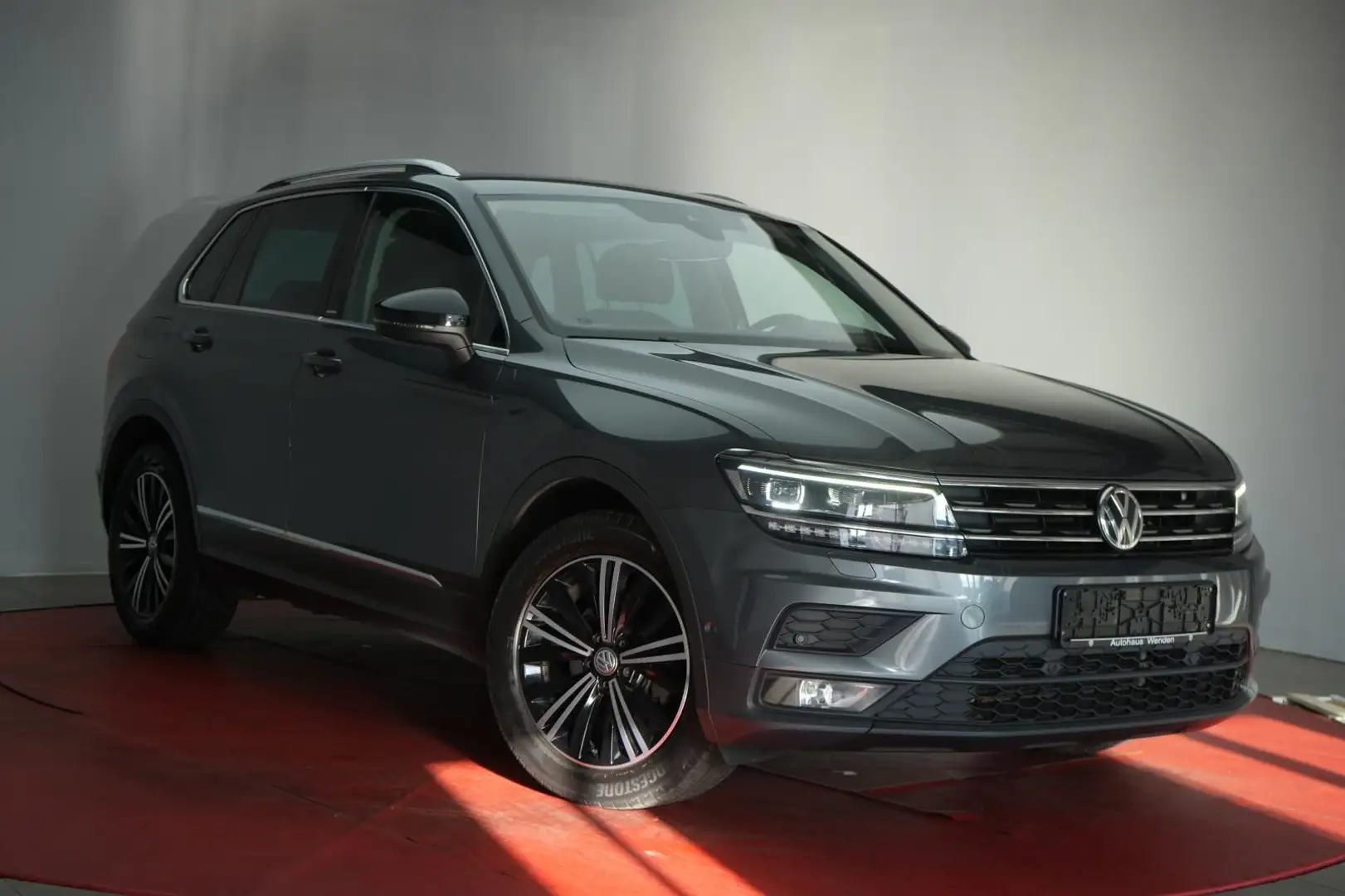Volkswagen Tiguan 2.0 TDI DSG IQ.Drive ACC/HUD/Kamera/Virtu Grijs - 1