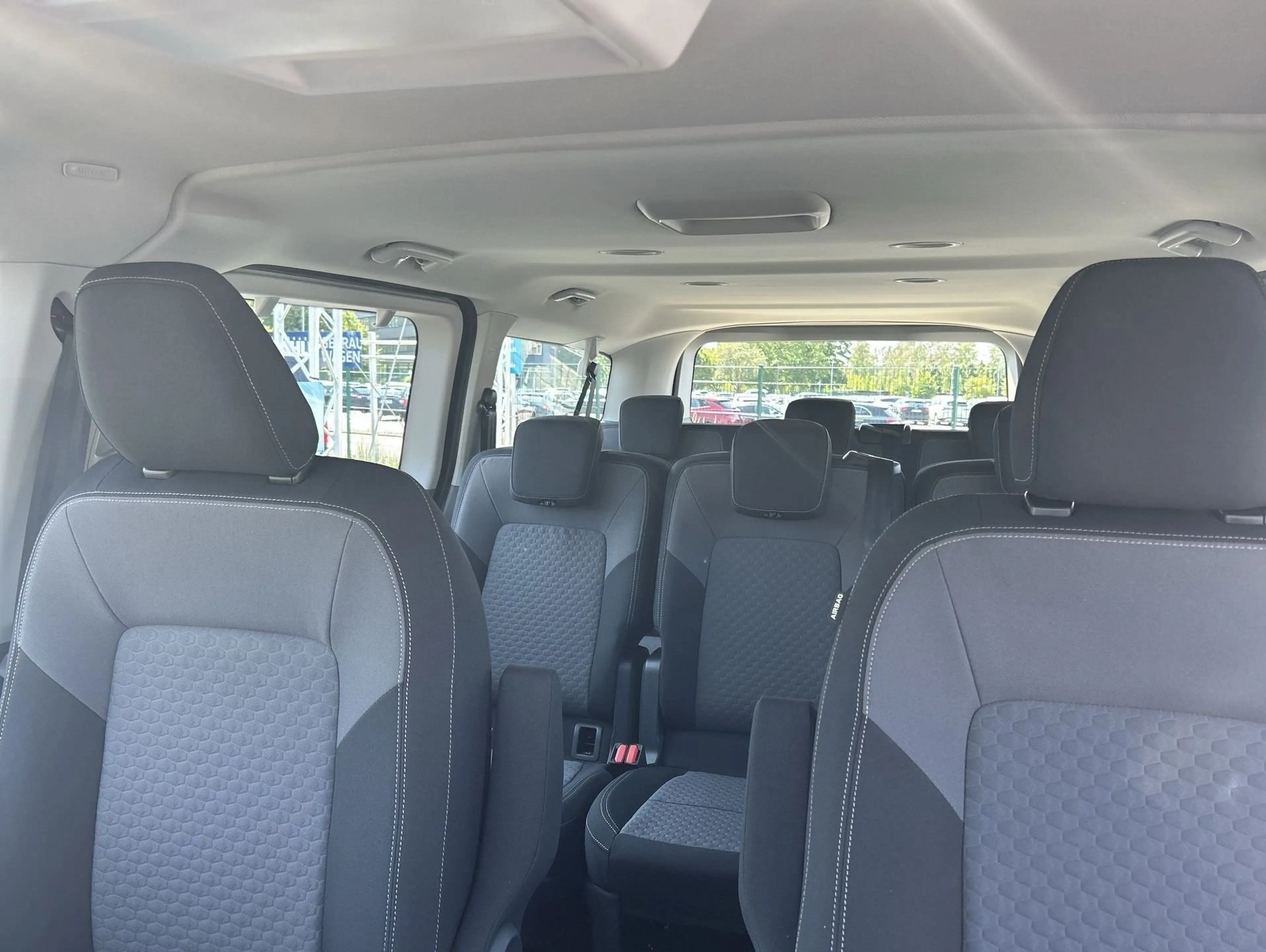 Volkswagen T7 Caravelle Life 2.0 TDI 110 kW Getriebe: 8-Gang-Automatikgetr — photo 12