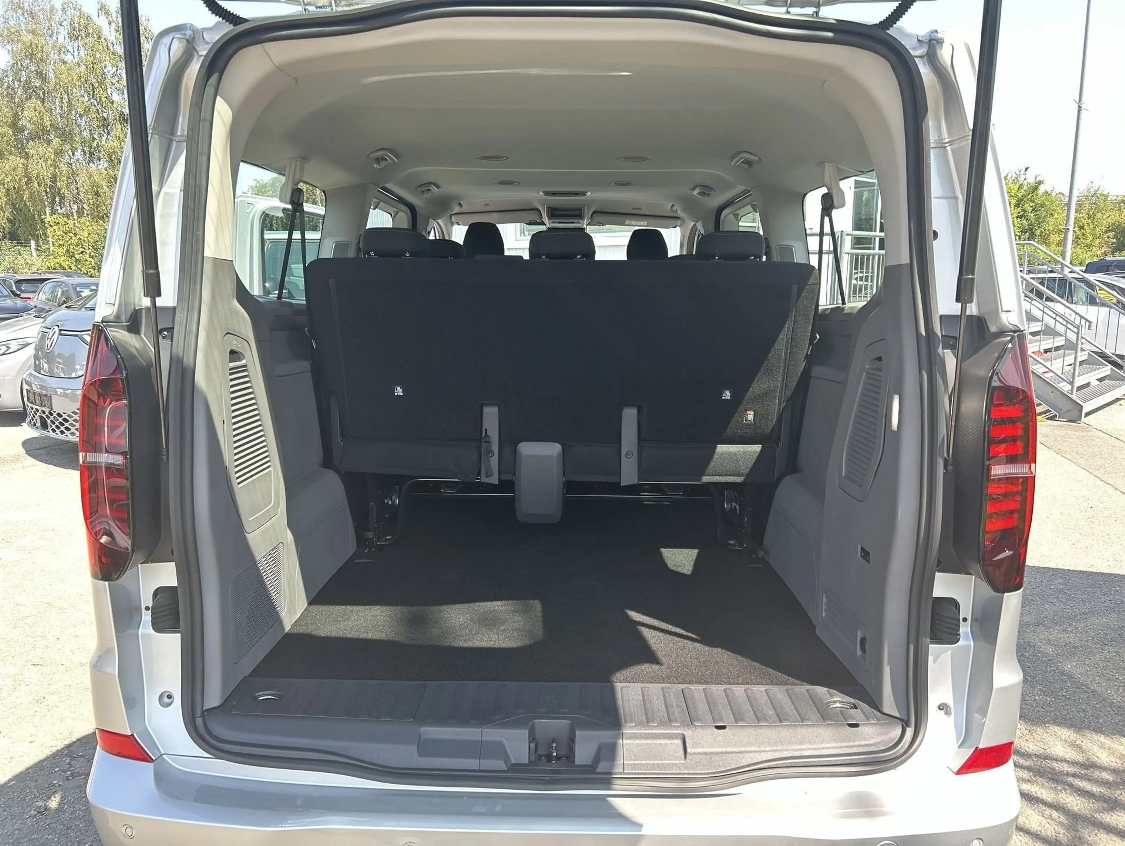 Volkswagen T7 Caravelle Life 2.0 TDI 110 kW Getriebe: 8-Gang-Automatikgetr — photo 15
