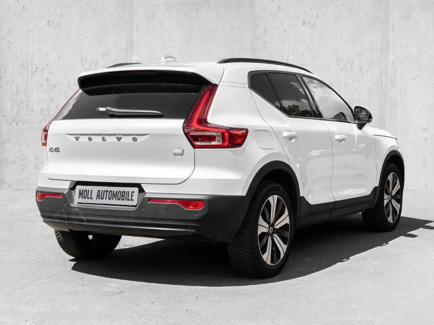 Volvo XC40 Plus Dark Recharge Plug-In Hybrid 2WD T5 Twin Engi Weiß - 2