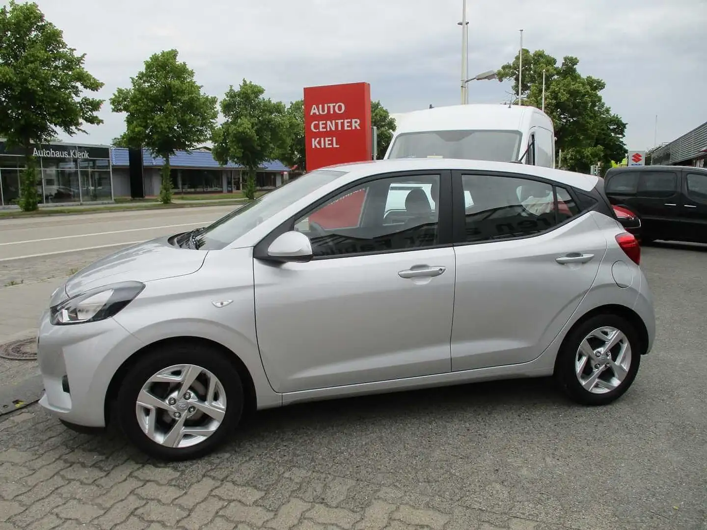 Hyundai i10 Essential *Klima*Tempomat*5-türig Silber - 1