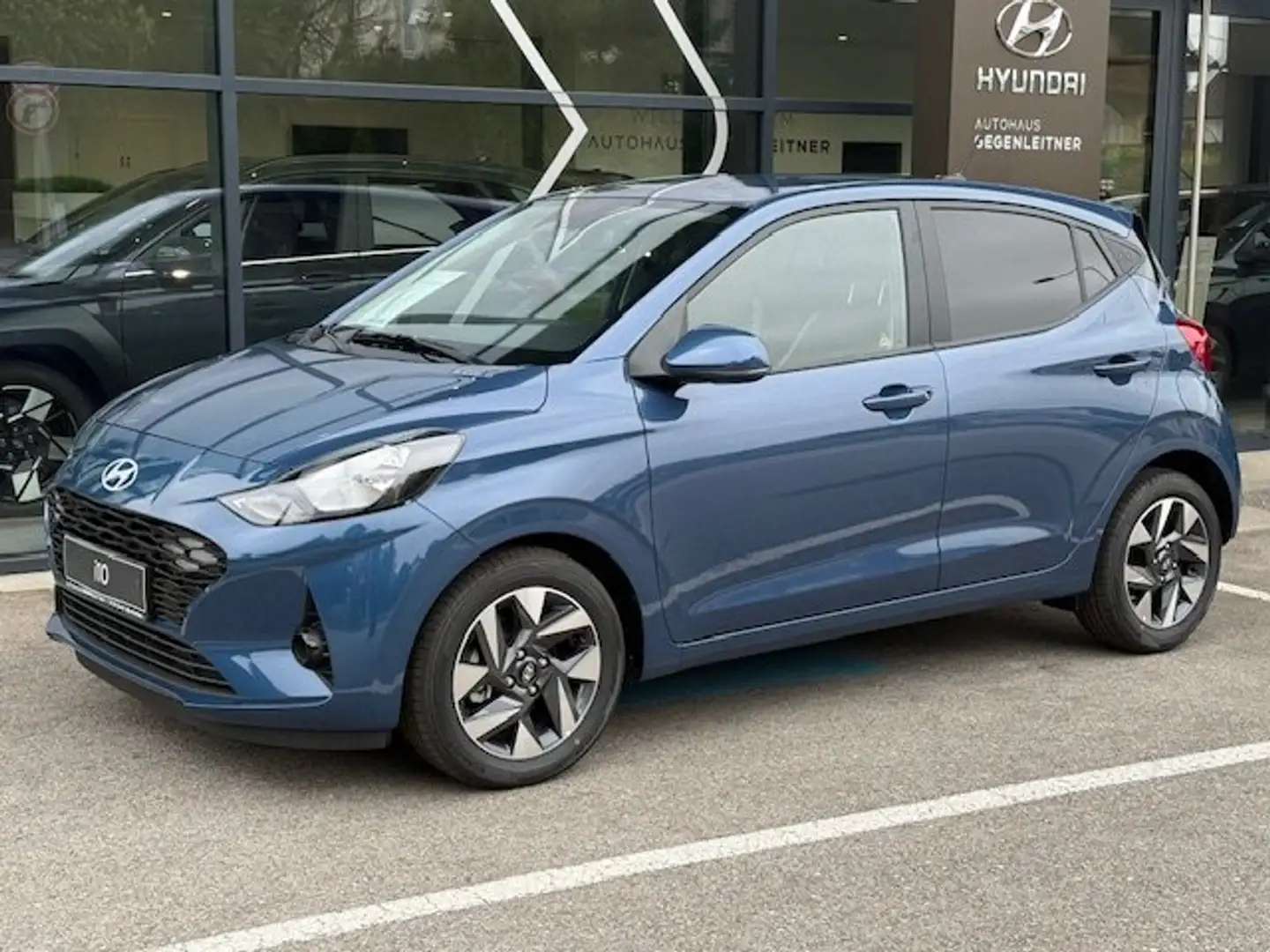 Hyundai i10 GO Plus 1,2 AMT Blau - 1