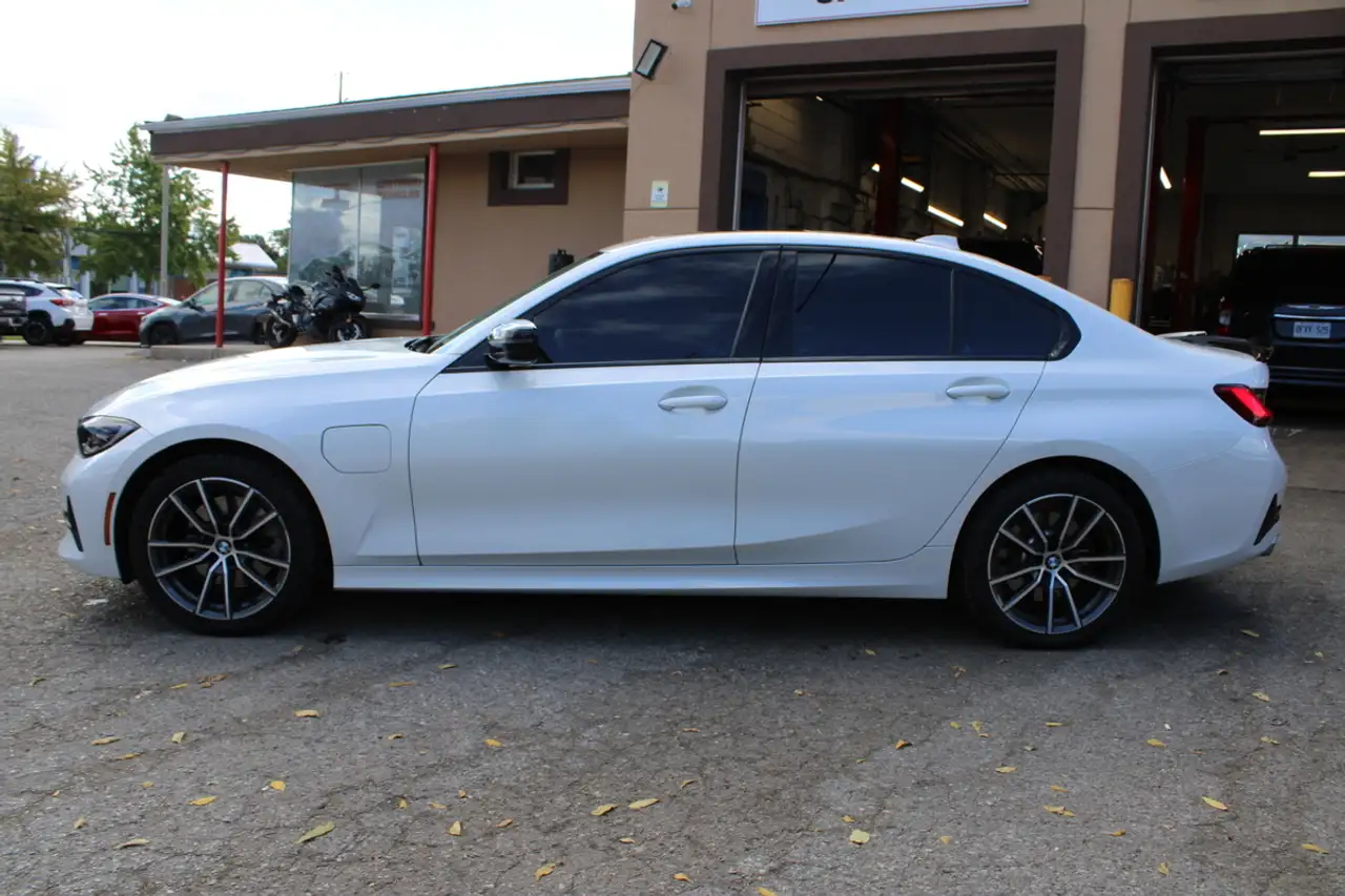 BMW 3 Series снимка BMW 3 Series