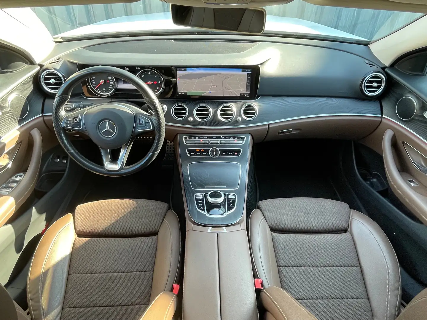 Mercedes-Benz E 220 E 220 d T All-Terrain 4MATIC Aut. * 2. Besitz * Weiß - 2