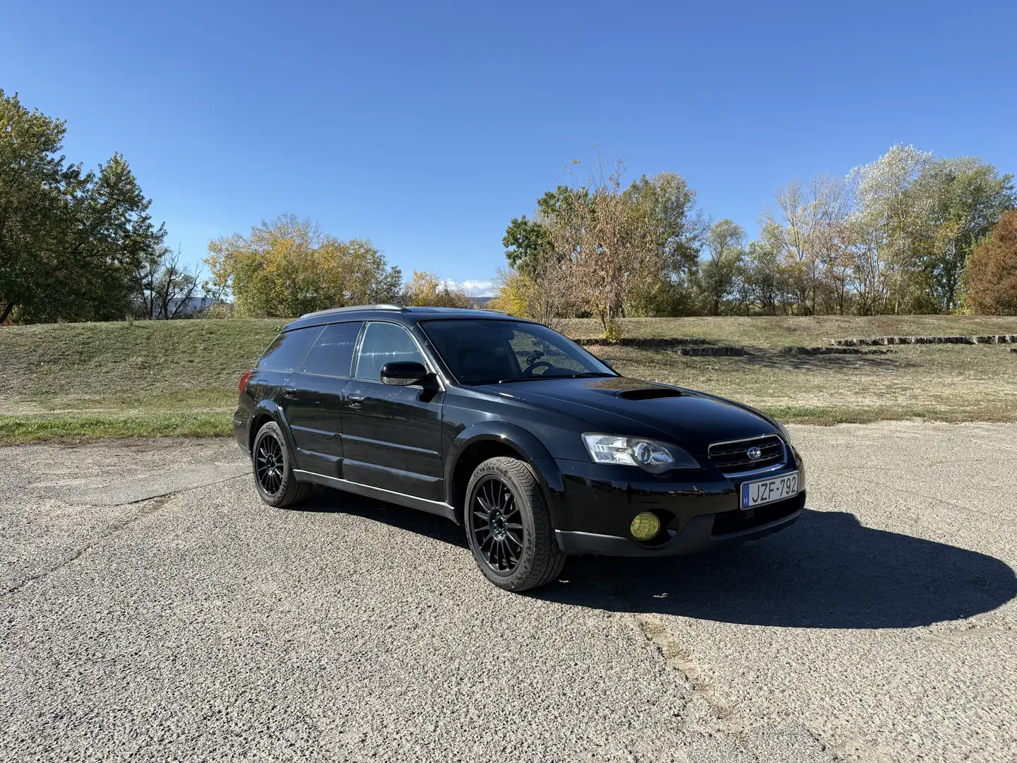 Subaru OUTBACK 3.0R Automatik Schwarz - 1