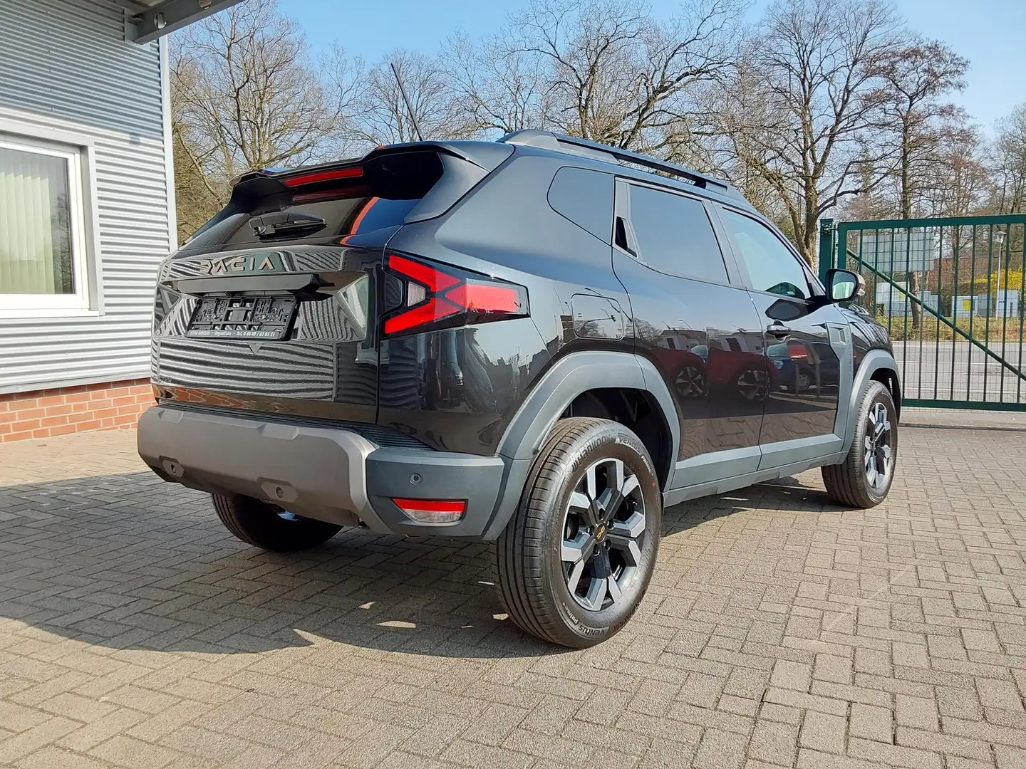 Dacia Duster 1.6 E-TECH Hybrid Extreme APP/LED/KAM/PDC/SHZ 1... Zwart - 2