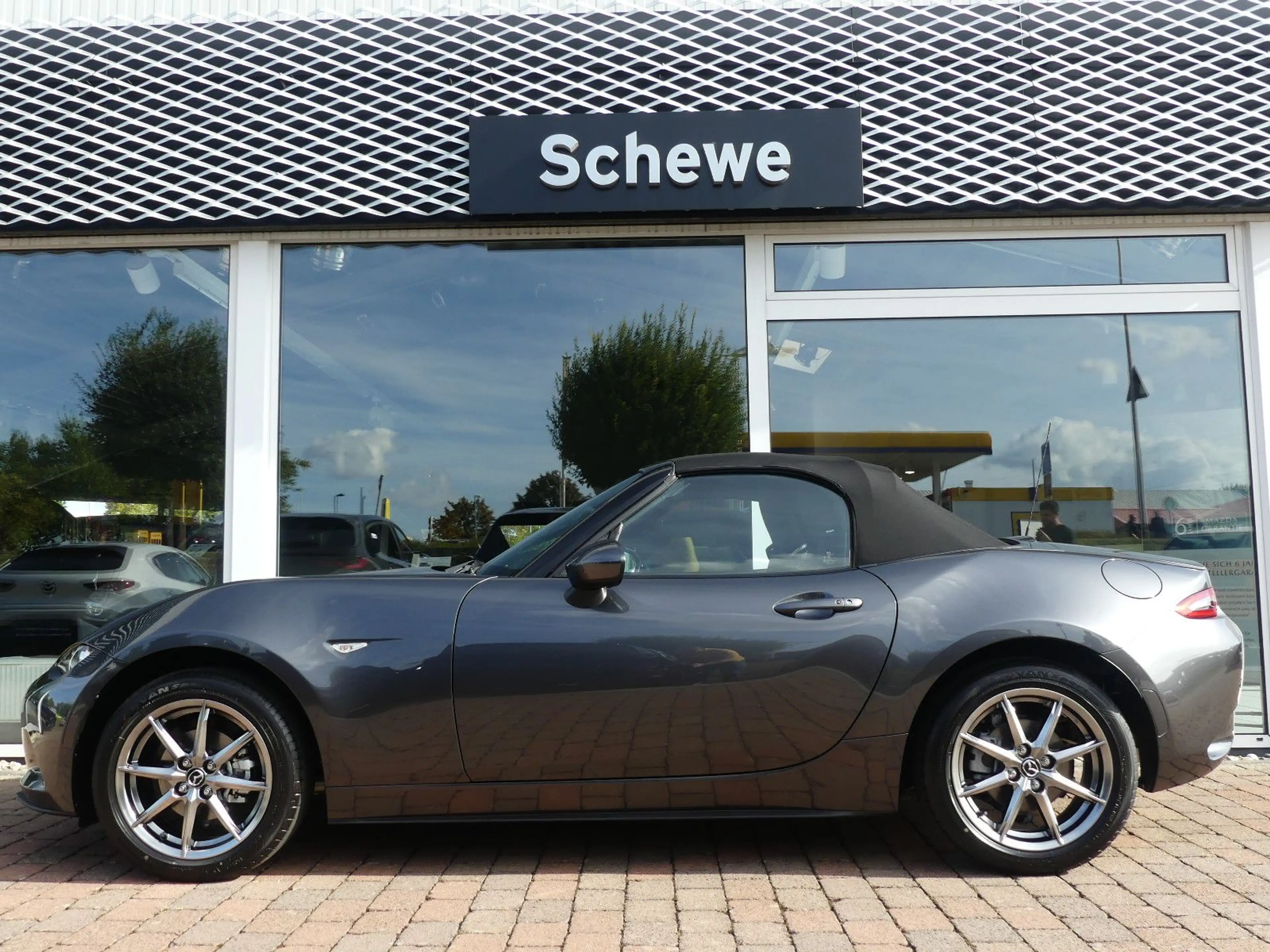 Mazda MX-5 2027 SKYACTIV-G 136 EXCLUSIVE-LINE — photo 2