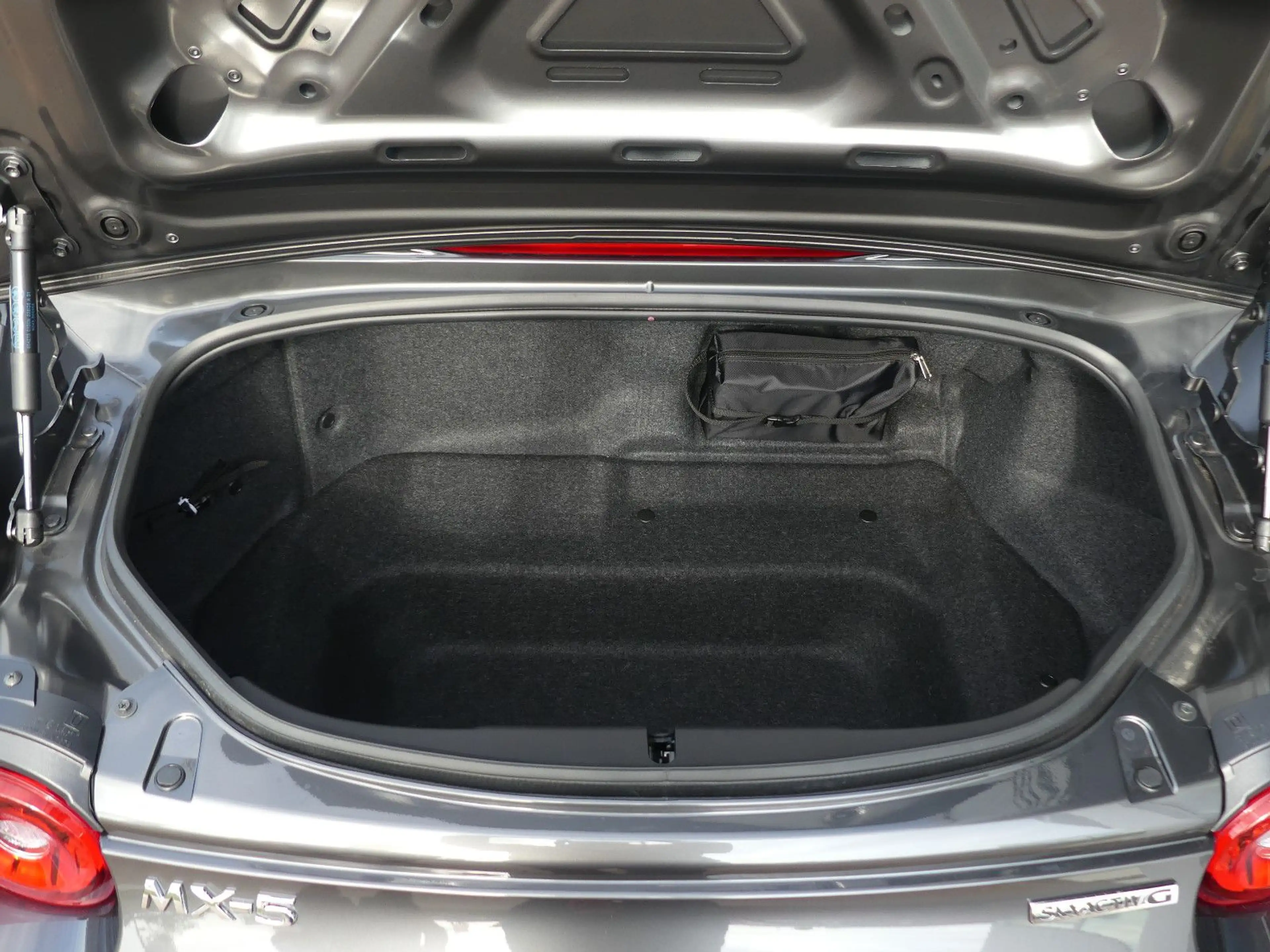 Mazda MX-5 2027 SKYACTIV-G 136 EXCLUSIVE-LINE — photo 10