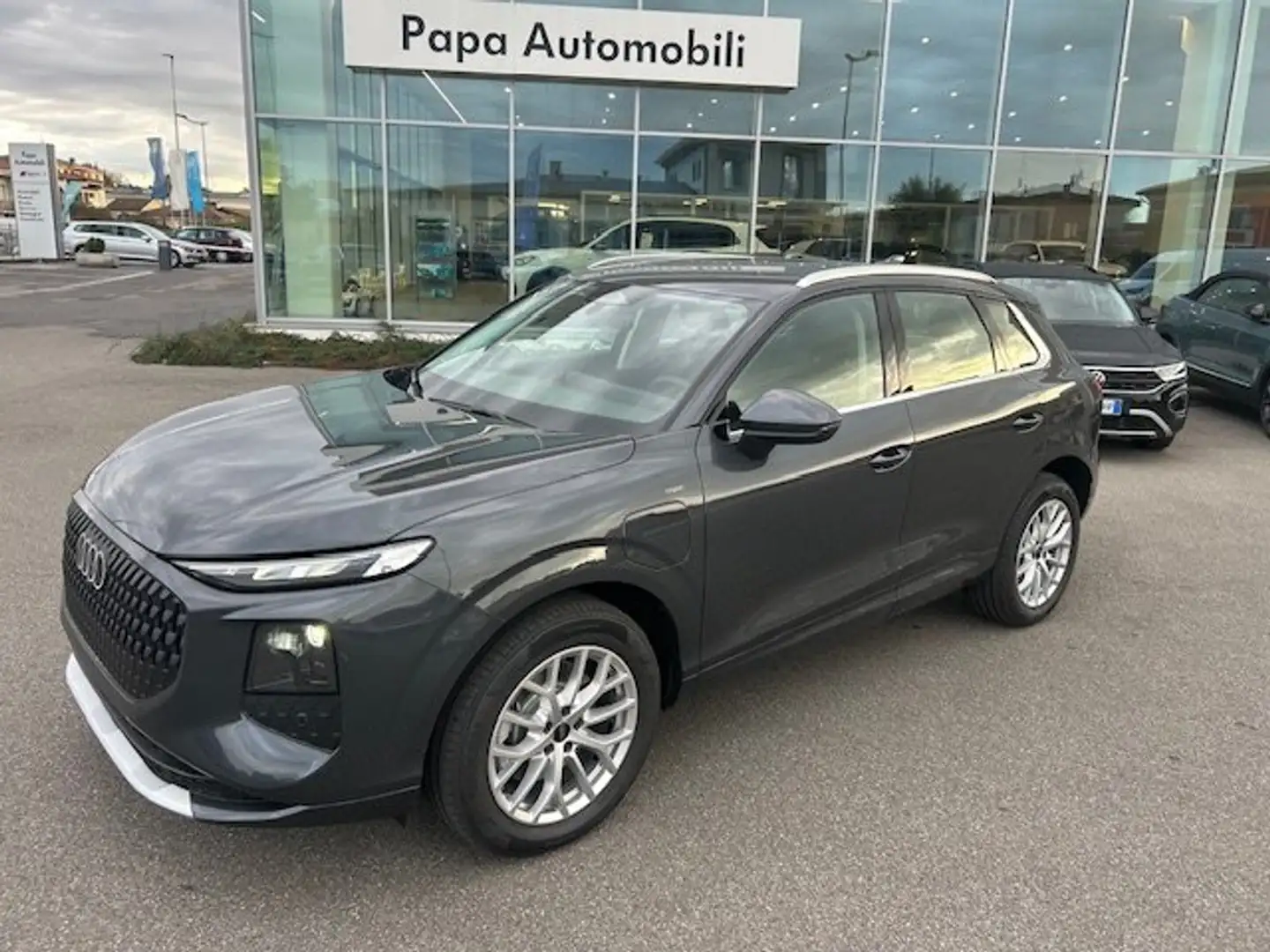 Audi Q3 NEW e-HYRBID ADVANCED PLUG-IN PHEV Gris - 2