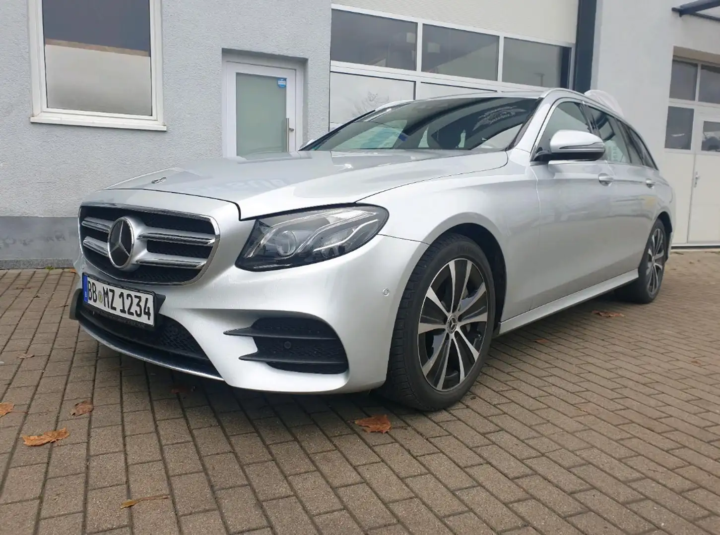 Mercedes-Benz E 400 d 4Matic T 9G-TRONIC AMG Line Plateado - 1