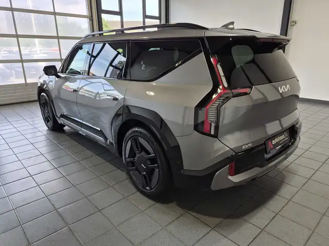 Kia Ev9 view 4