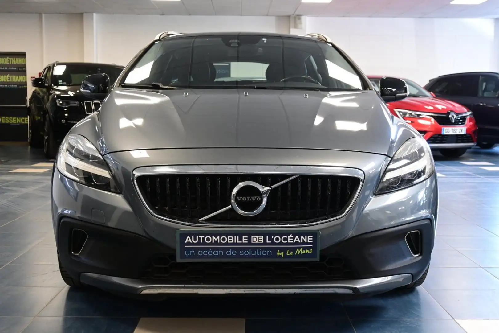 Volvo V40 CROSS COUNTRY D3 150 Geartronic 6 Oversta Edition Gris - 2