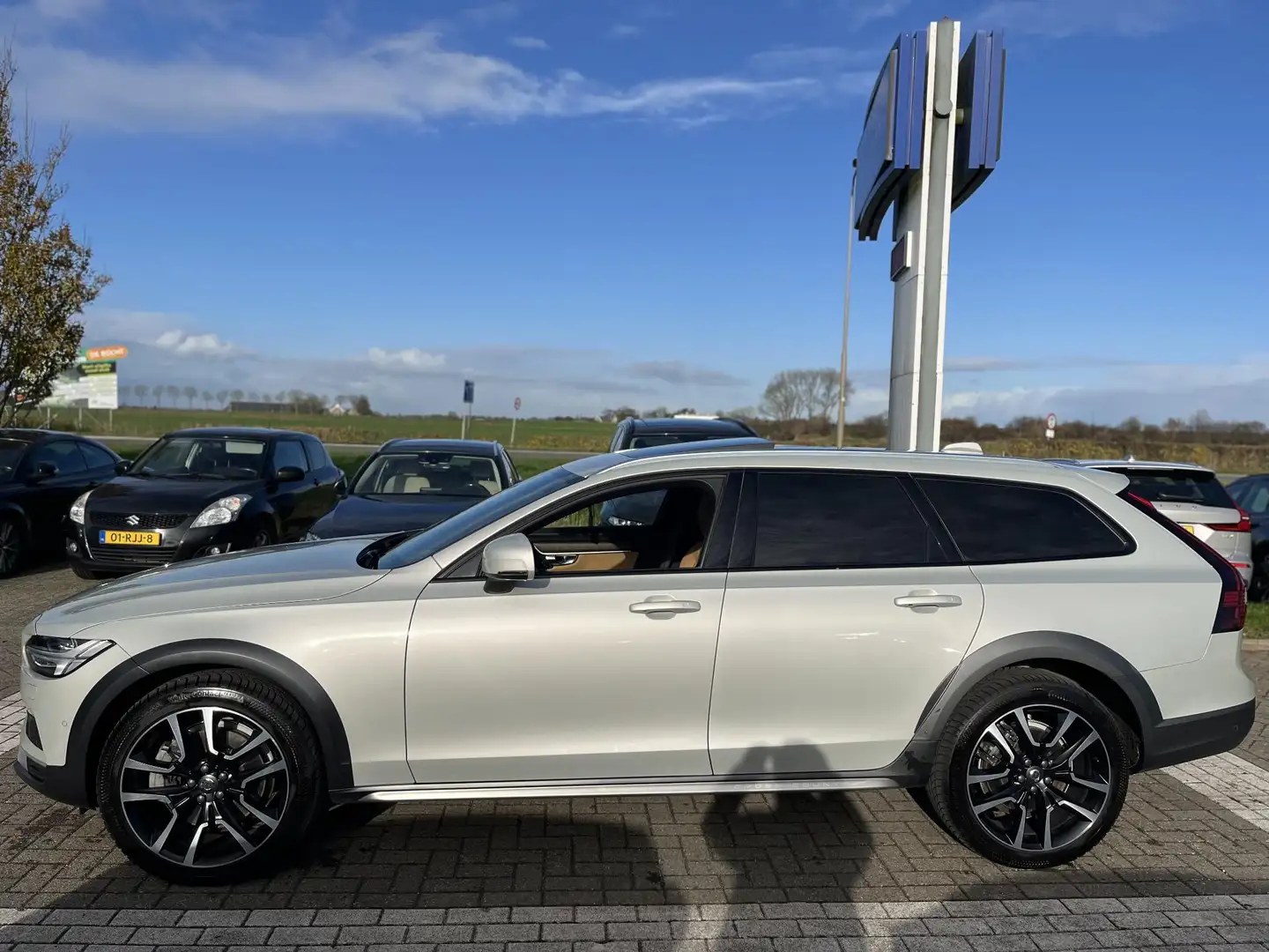 Volvo V90 Cross Country 2.0 B6 AWD Pro Gris - 2