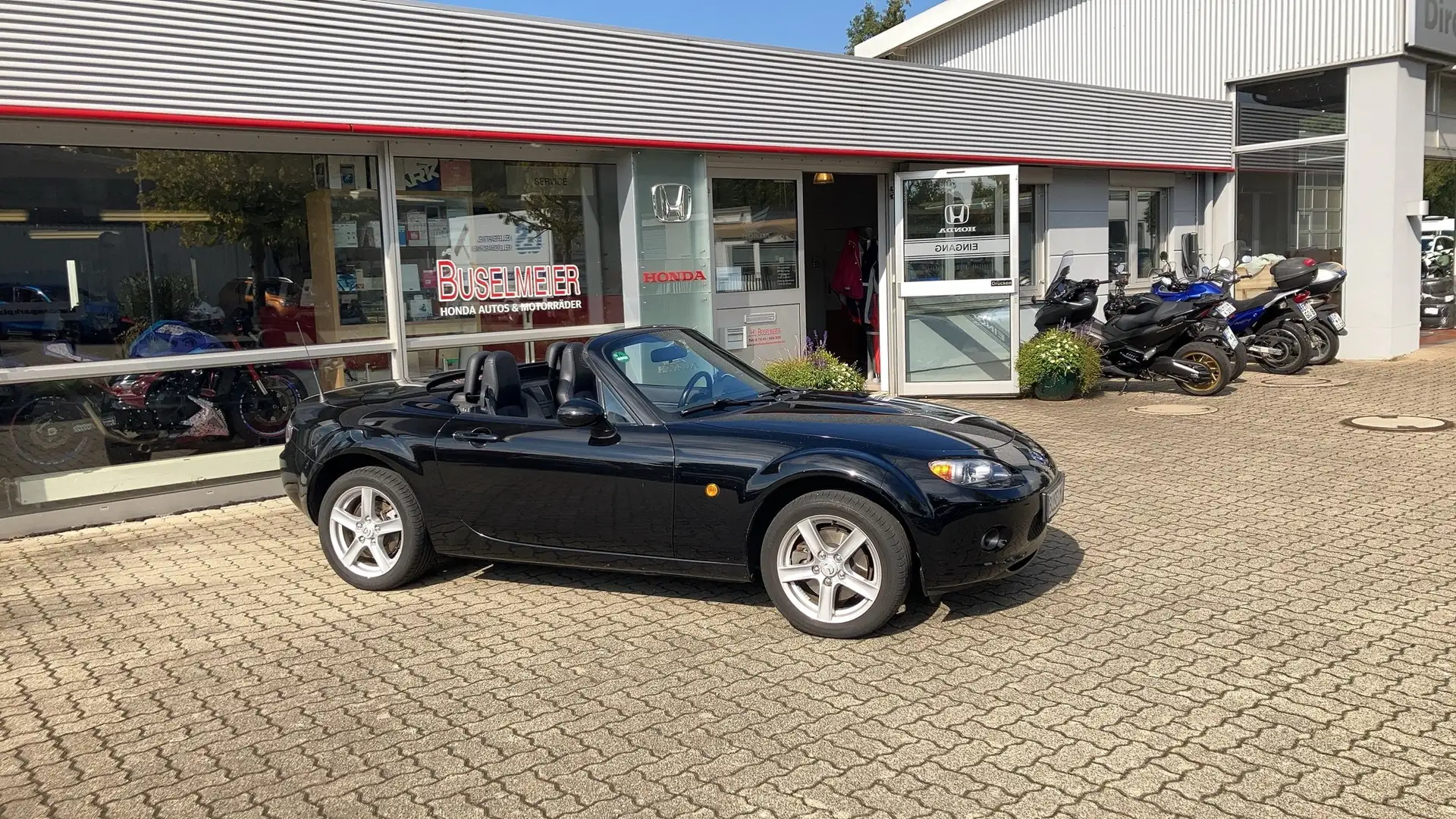 Mazda MX-5 1.8 Energy Roadster Coupe Schwarz - 1