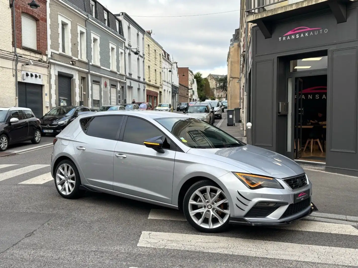 SEAT Leon 2.0 TDI DSG6 FR / CAMERA DE RECUL / CARPLAY / PALETTE AU VOLANT Gris - 1
