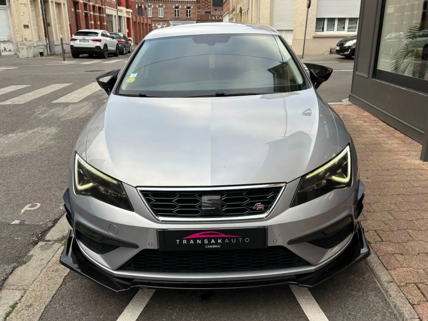 SEAT Leon 2.0 TDI DSG6 FR / CAMERA DE RECUL / CARPLAY / PALETTE AU VOLANT Grau - 2