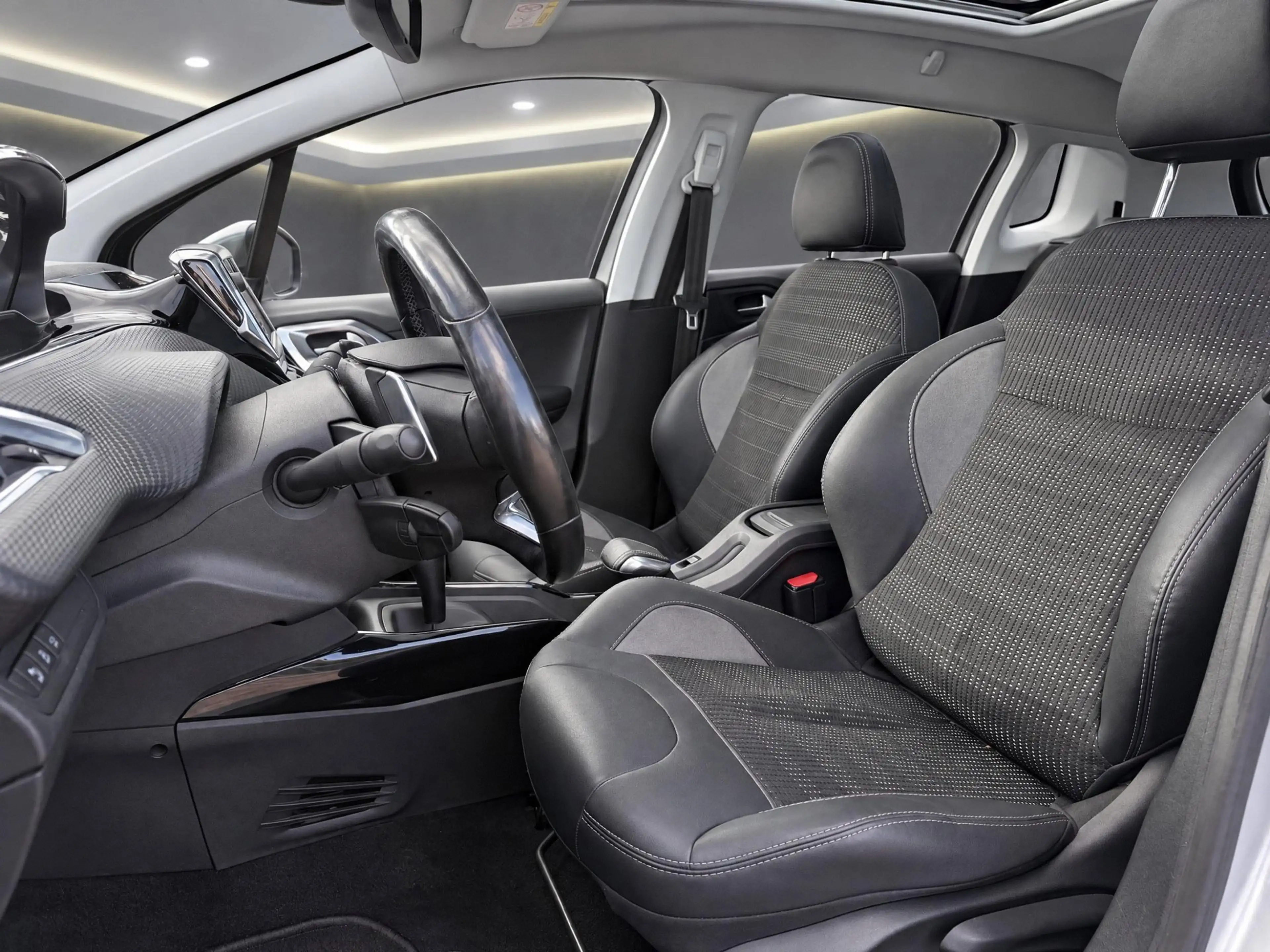 Peugeot 2008 1.2 PureTech Allure Automaat met Panorama dak !!! — photo 12
