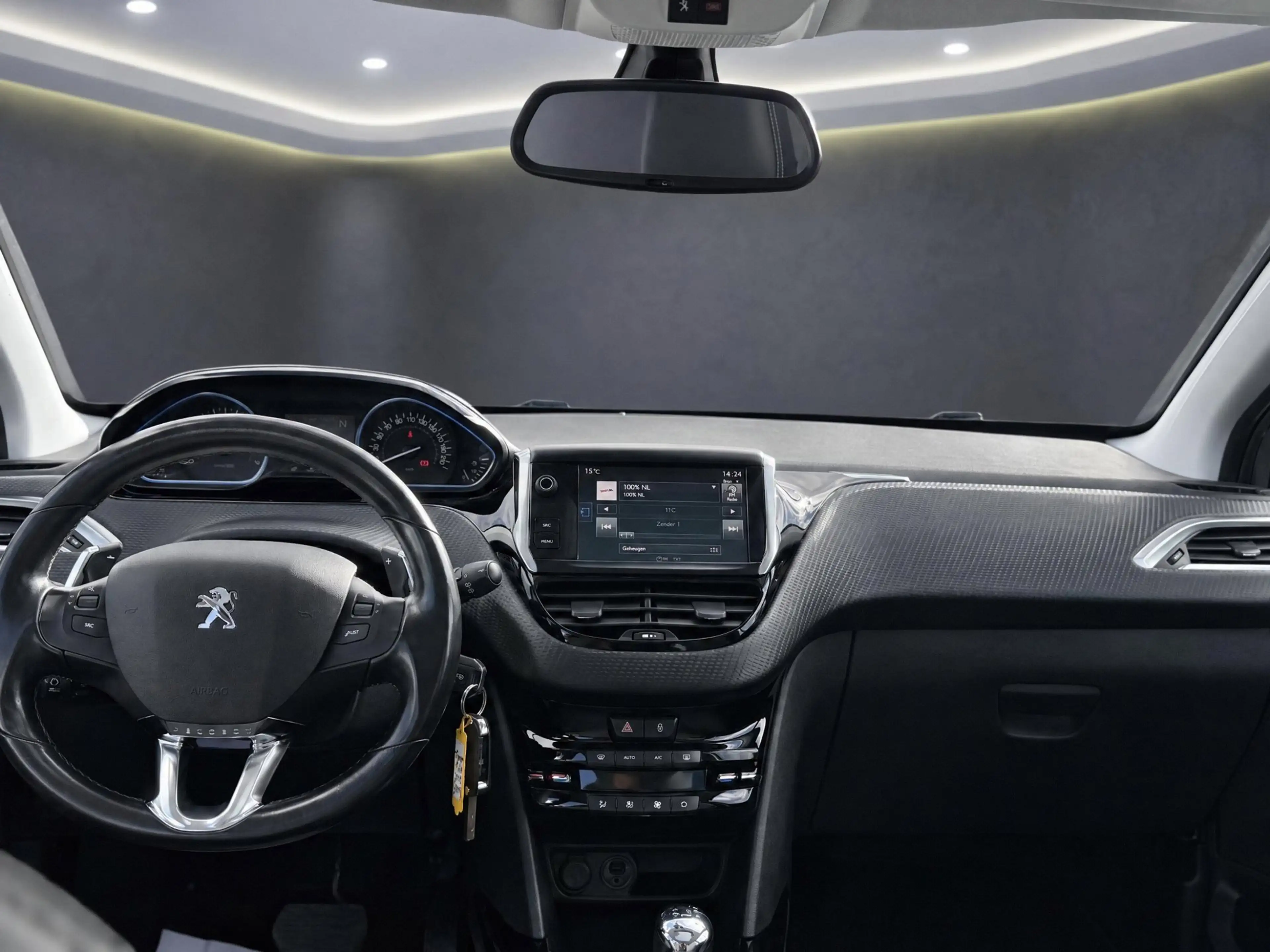Peugeot 2008 1.2 PureTech Allure Automaat met Panorama dak !!! — photo 14