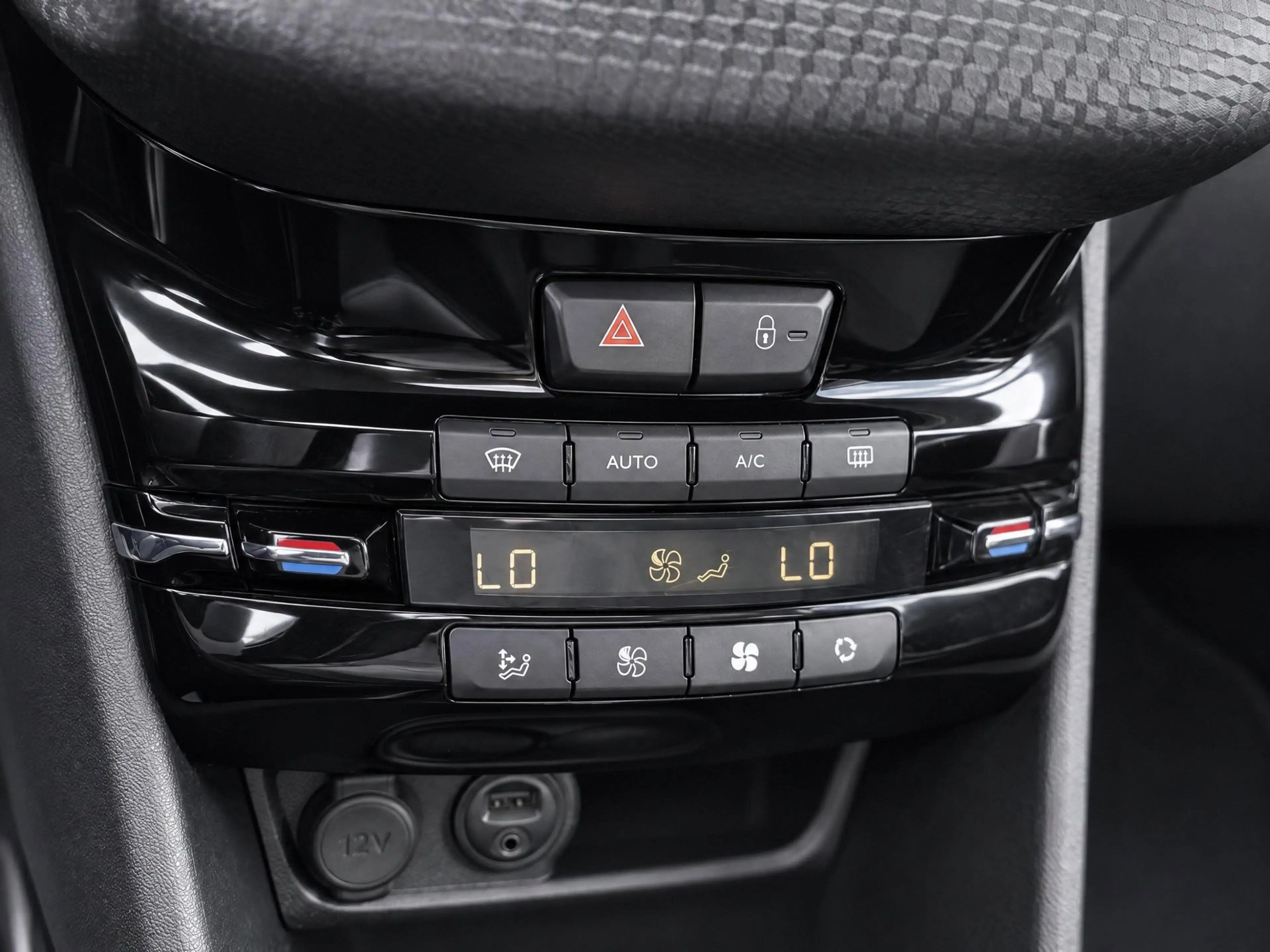 Peugeot 2008 1.2 PureTech Allure Automaat met Panorama dak !!! — photo 15