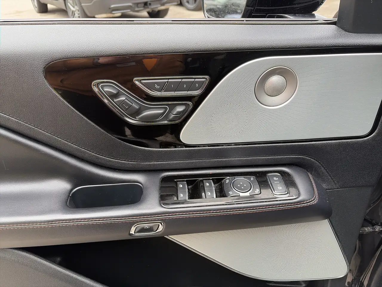 Lincoln Aviator снимка Lincoln Aviator