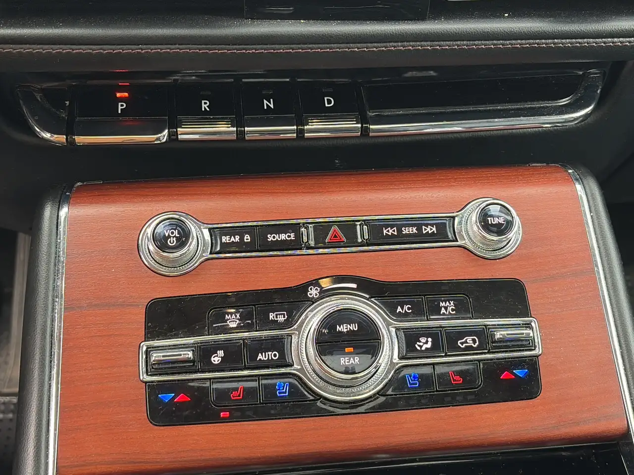 Lincoln Aviator снимка Lincoln Aviator