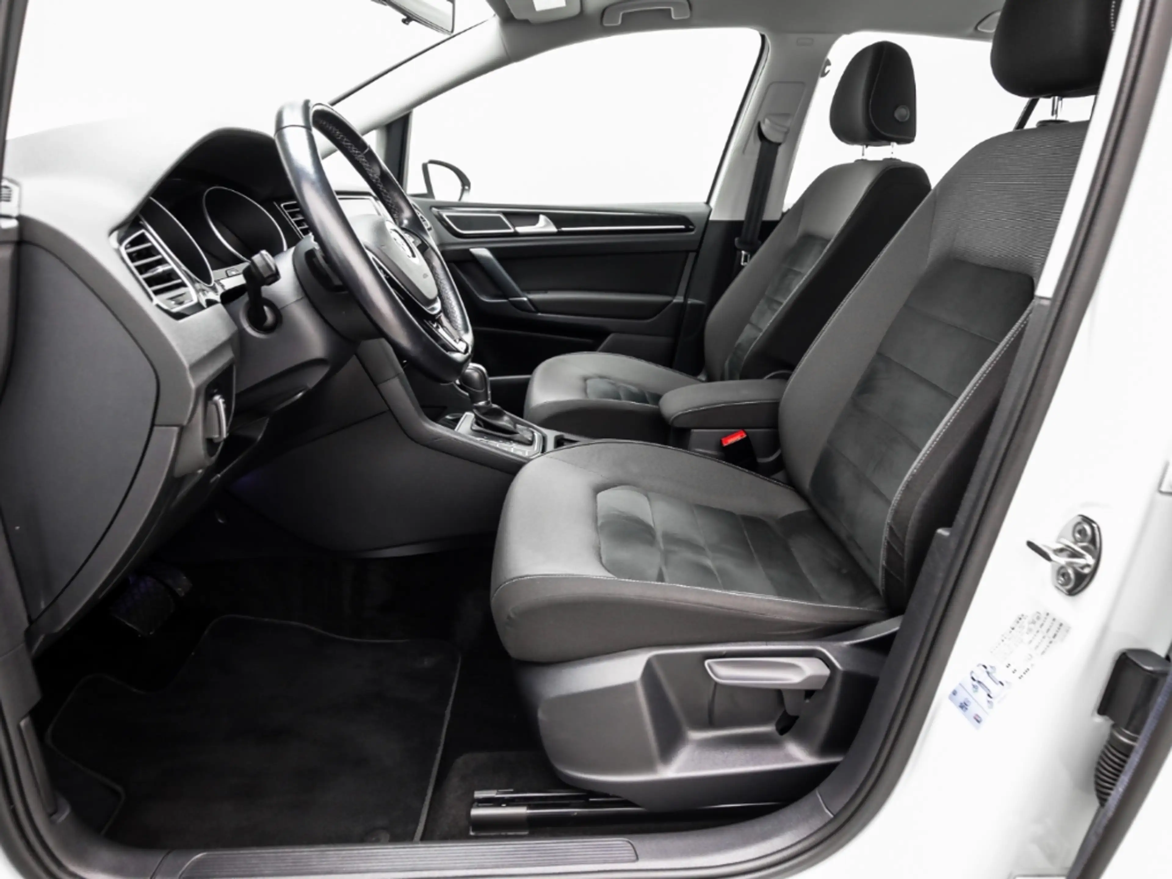 Volkswagen Golf Sportsvan 1.5 TSI DSG Highline Navi AHK — photo 6