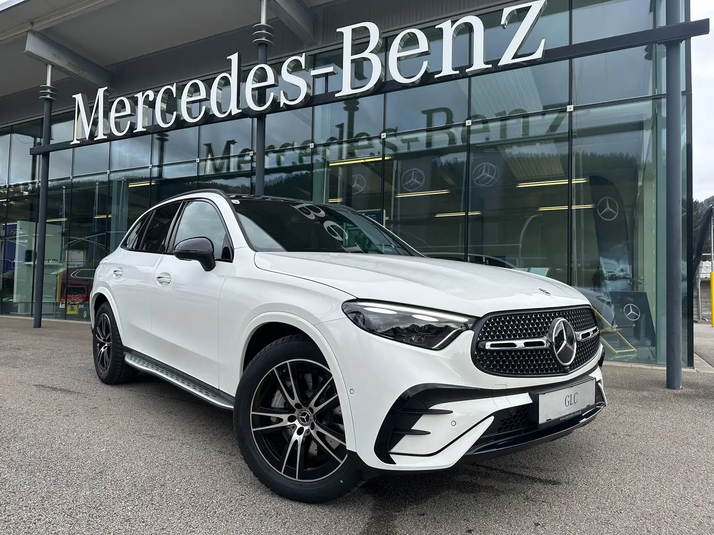 Mercedes-Benz GLC 220 d 4MATIC Aut*AMG-Line*Night*PANO*Burmester*HeadUP* Weiß - 1