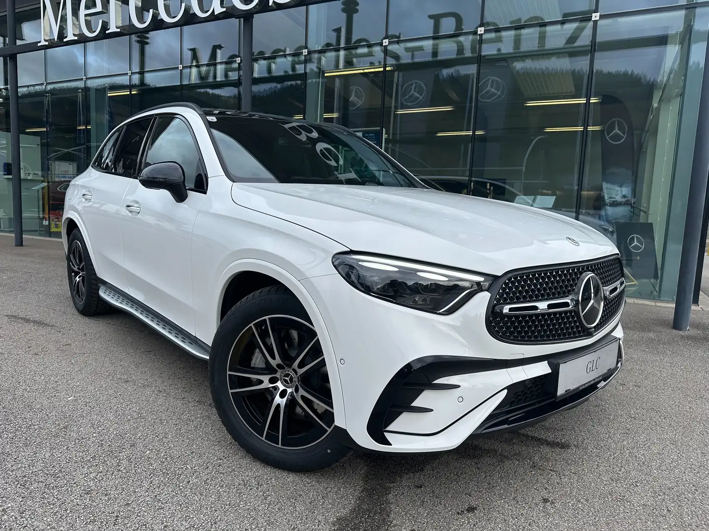 Mercedes-Benz GLC 220 d 4MATIC Aut*AMG-Line*Night*PANO*Burmester*HeadUP* Weiß - 2
