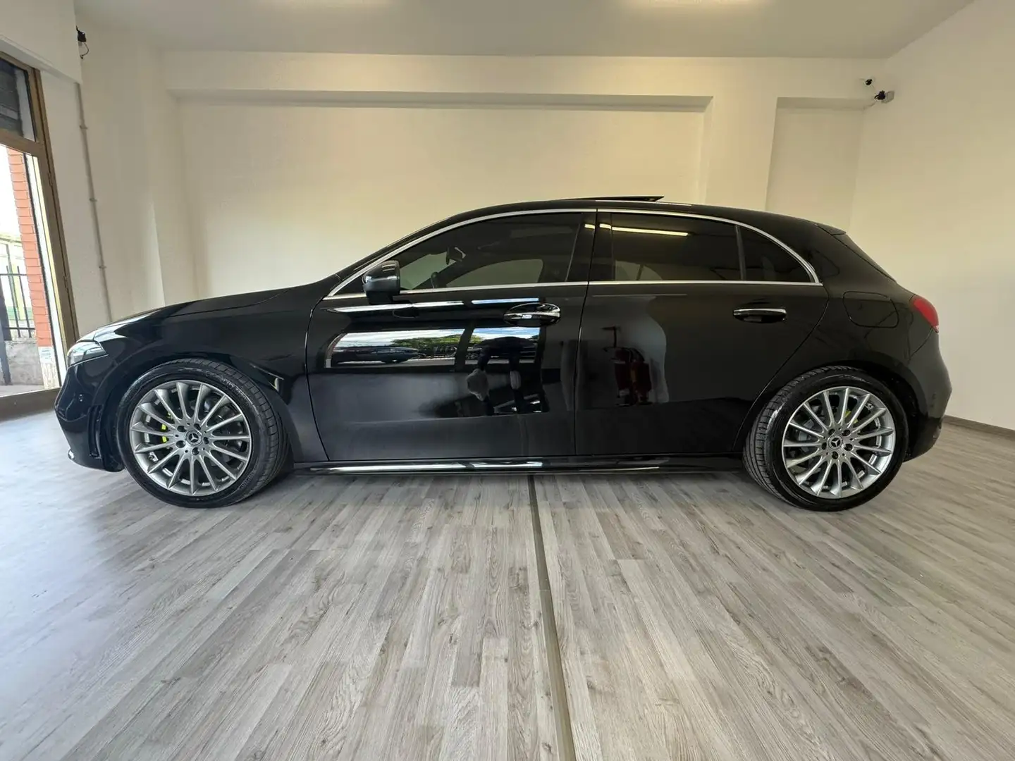 Mercedes-Benz A 200 Premium auto Zwart - 2