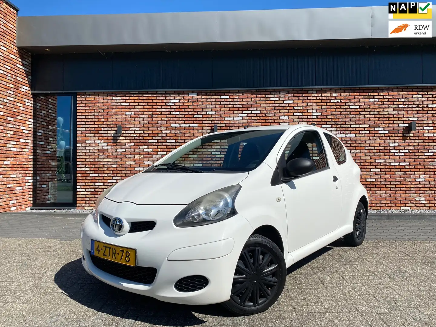 Toyota Aygo 1.0-12V Access Nw Apk bj 2011! Blanc - 1
