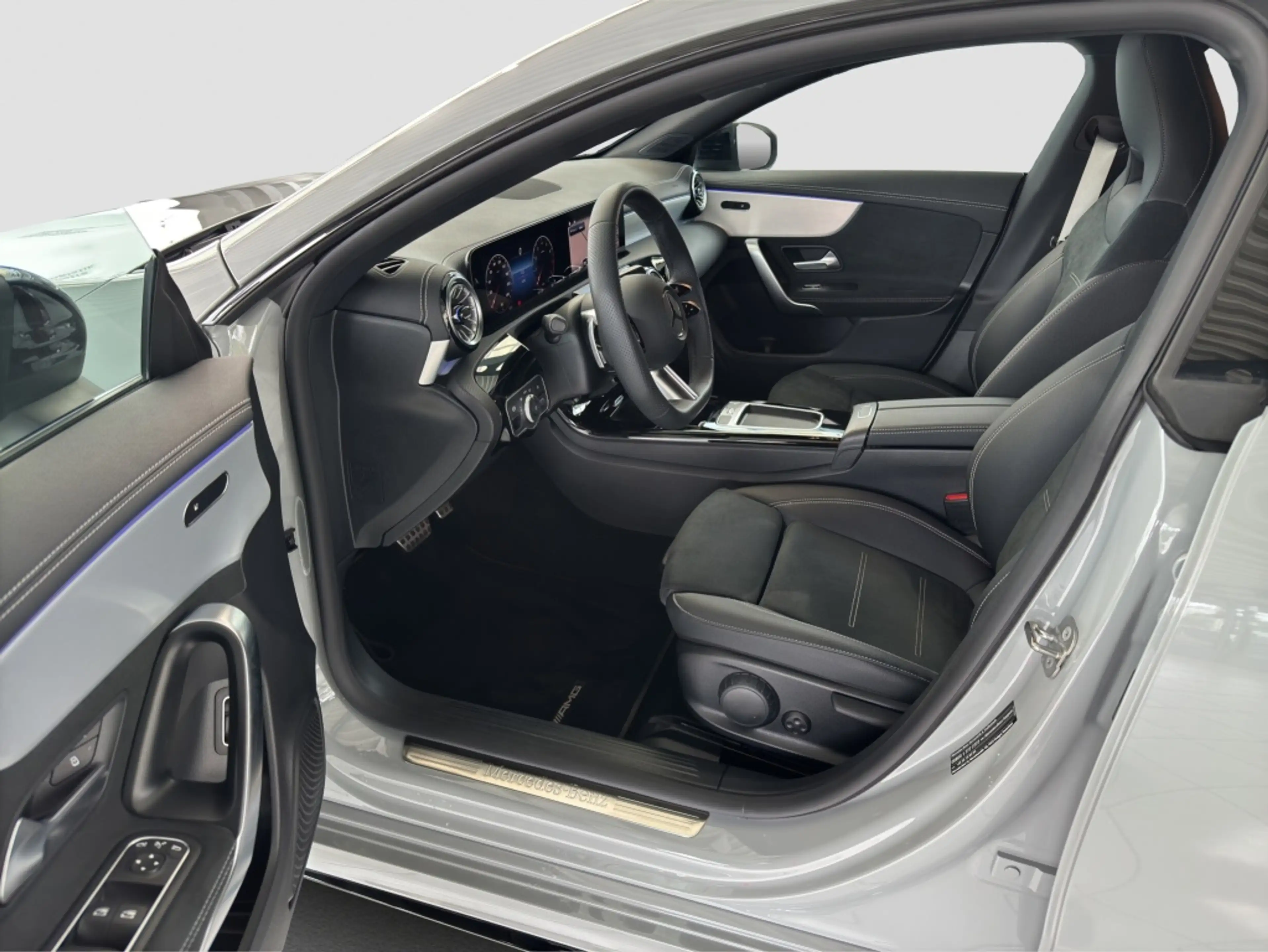 Mercedes-Benz CLA 200 Special Edition AMG*Navi*DISTRON*PDC*RFK — photo 14