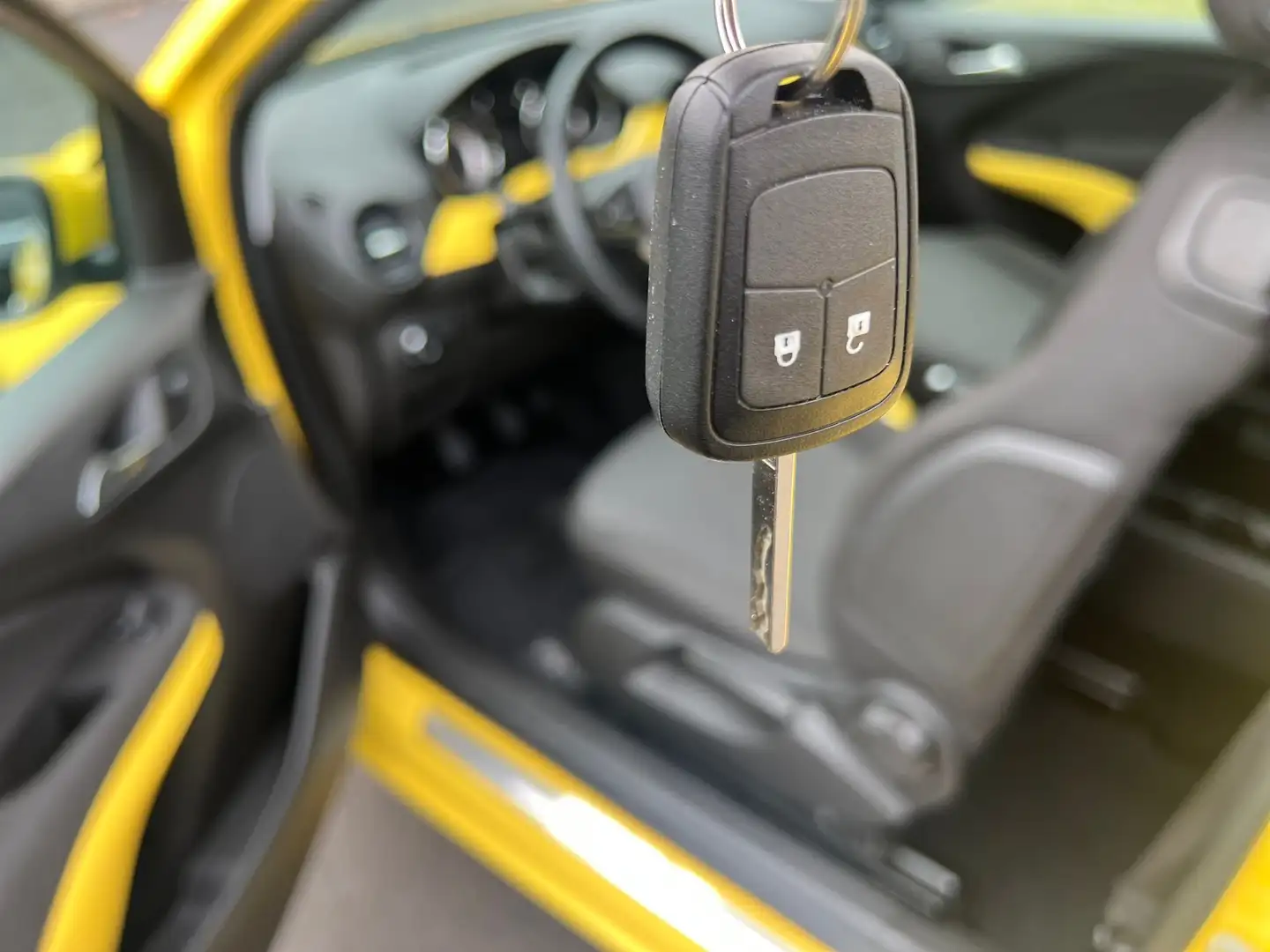 Opel Adam Jam (12 M.Garantie,TÜV&AU bis 03/17) Jaune - 1